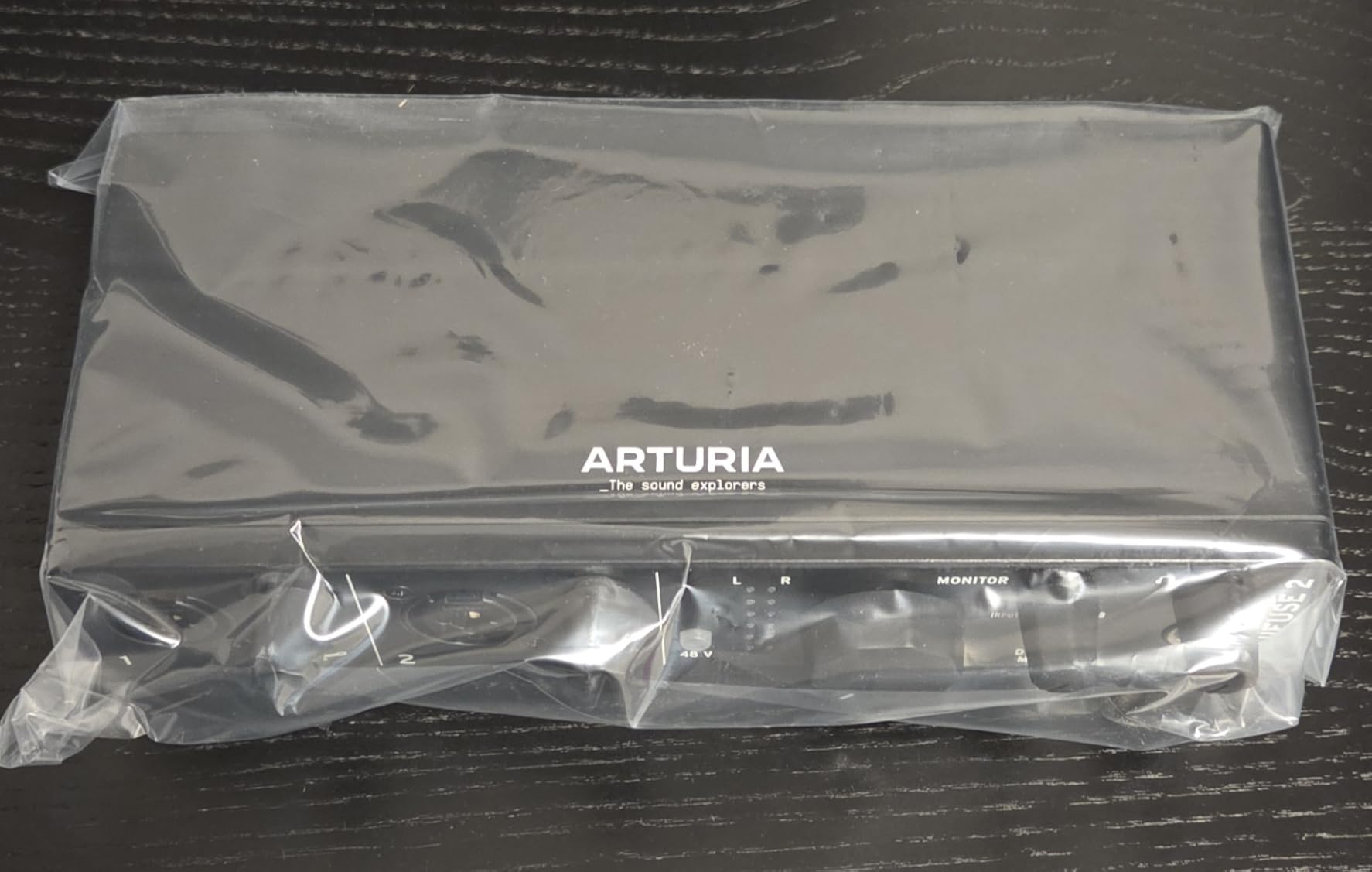 Arturia MiniFuse USB Audio & MIDI Interface, MiniFuse 2 | Compact USB Audio and MIDI Interface with Creative Software for Recording, Production, Podcasting, Guitar, White customer photo 1