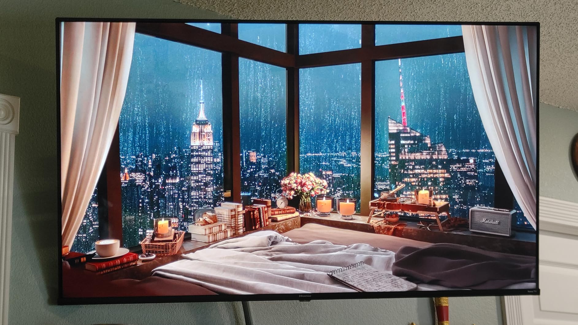 Hisense 50-Inch Class R6 Series 4K UHD Smart Roku TV with Alexa Compatibility, Dolby Vision HDR, DTS Studio Sound, Game Mode (50R6G), Black customer photo 1