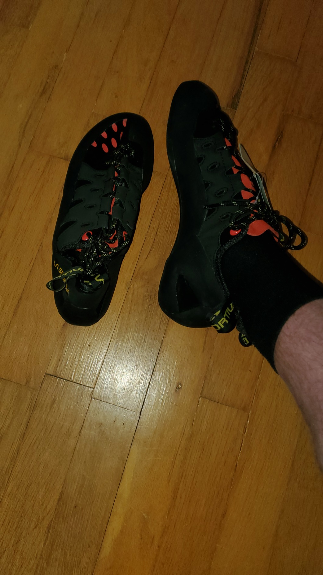 La Sportiva Mens Tarantulace Rock Climbing Shoe | Introductory Indoor/Outdoor Shoe, Premium Comfort, Higher Volume, Easy On/Off, Lace-Up Closure customer photo 1