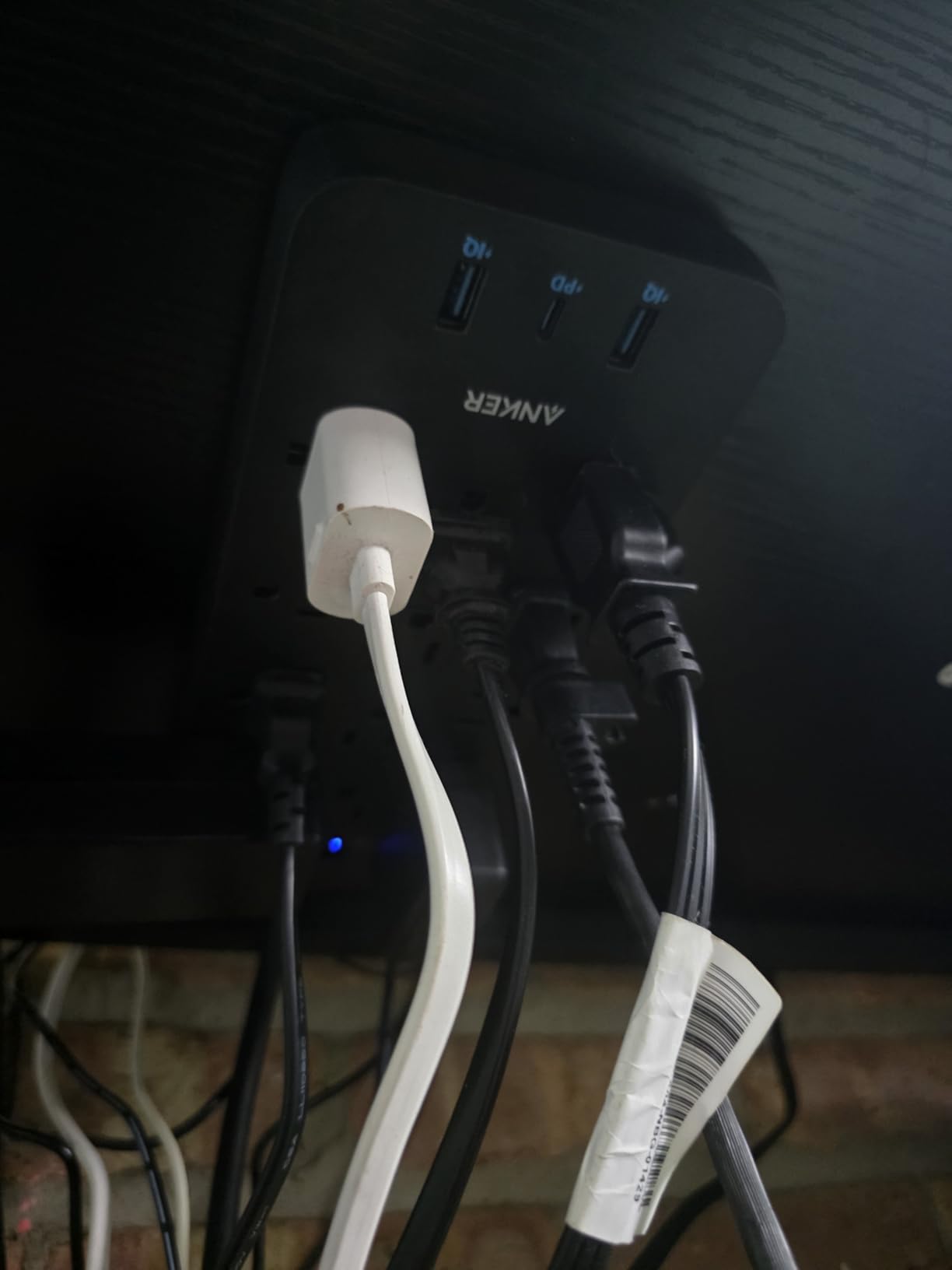 Anker Power Strip with 2100J Surge Protector, Outlet Extender, 5ft Extension Cord with Multiple Outlets, 12 AC, 2 USB A, 1 USB C Port for 20W, Home Office, Dorm Room Essentials, TUV Listed customer photo 1
