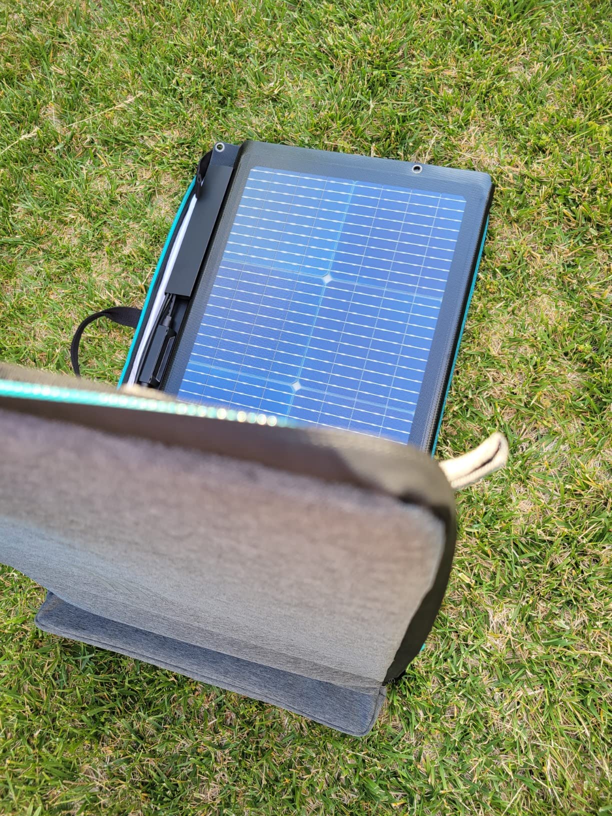 EF ECOFLOW 220W Portable Solar Panel, Bifacial Design, IP68 Waterproof | Up to 25% Conversion Efficiency N-Type Solar Cell, with Adjustable Kickstand, Foldable Bifacial Solar Panel for Camping RV customer photo 1