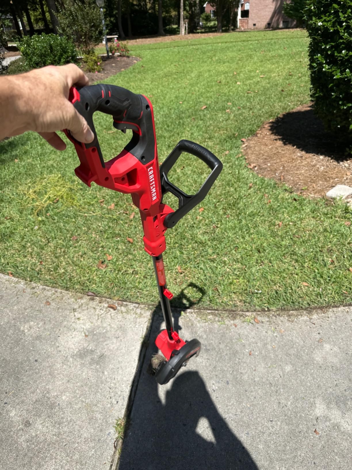 CRAFTSMAN Cordless Edger Lawn Tool, 20V MAX Battery, Charger and Blade Included, Lightweight Lawn Edger, 7.5 in Cutting Width, 1000 Ft of Edging per Charge (CMCED400D1) customer photo 1