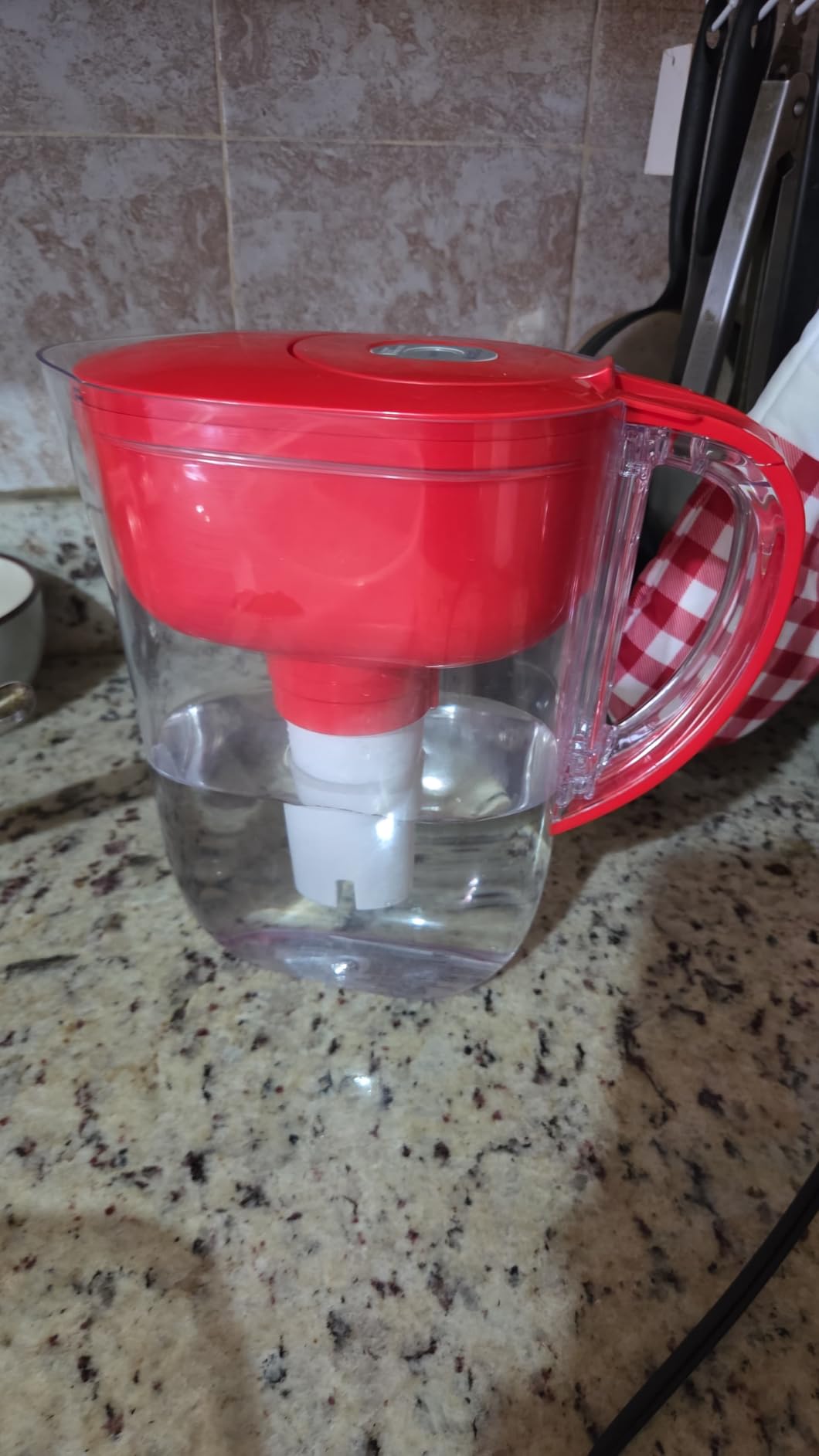Brita Small 6-Cup Water Filter Pitcher, Includes 1 Filter, White | WQA and NSF/ANSI Certified, Reduces Chlorine, Copper, Mercury & Cadmium, Lasts 2 Months, Household Essential customer photo 1