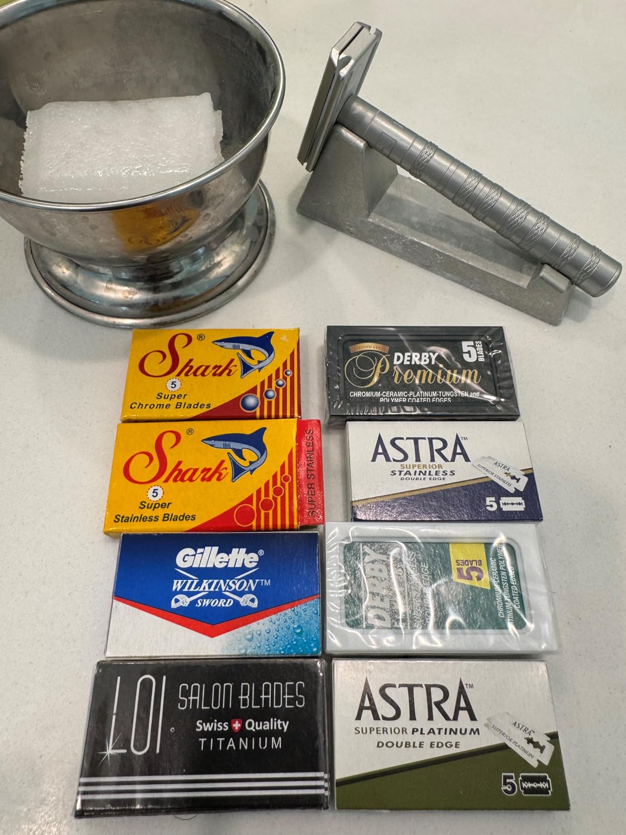 Henson Shaving Razor - Aluminum Double Edge Safety Razor with 5 Spare Blades - 30° Angled Precision With Superior Blade Rigidity- Reusable Single Blade Razors For Men and Women - Mild Aggression customer photo 1