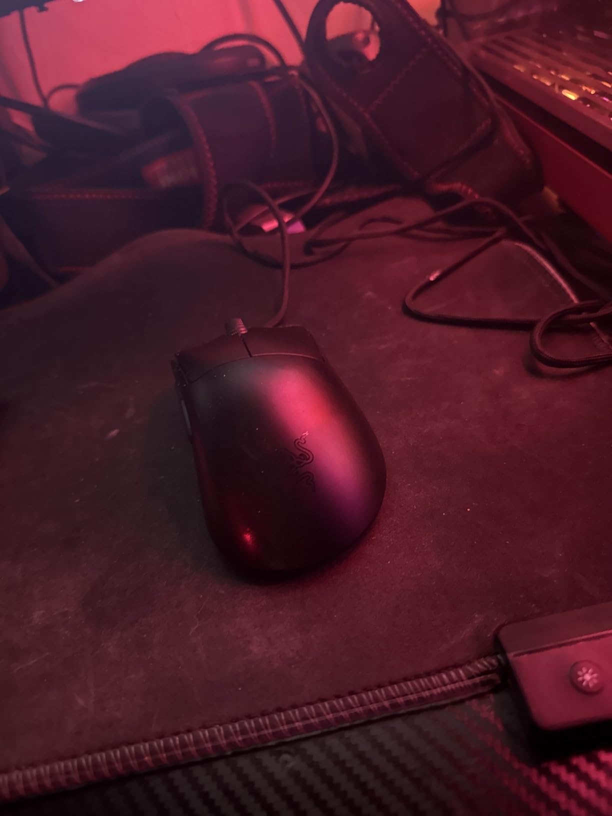 Razer DeathAdder V3 Wired Gaming Mouse: 59 g Ultra Lightweight - Focus Pro 30K Optical Sensor - Fast Switches Gen-3-8K Hz HyperPolling - 6 Programmable Buttons - Ergonomic - Speedflex Cable - Black customer photo 2