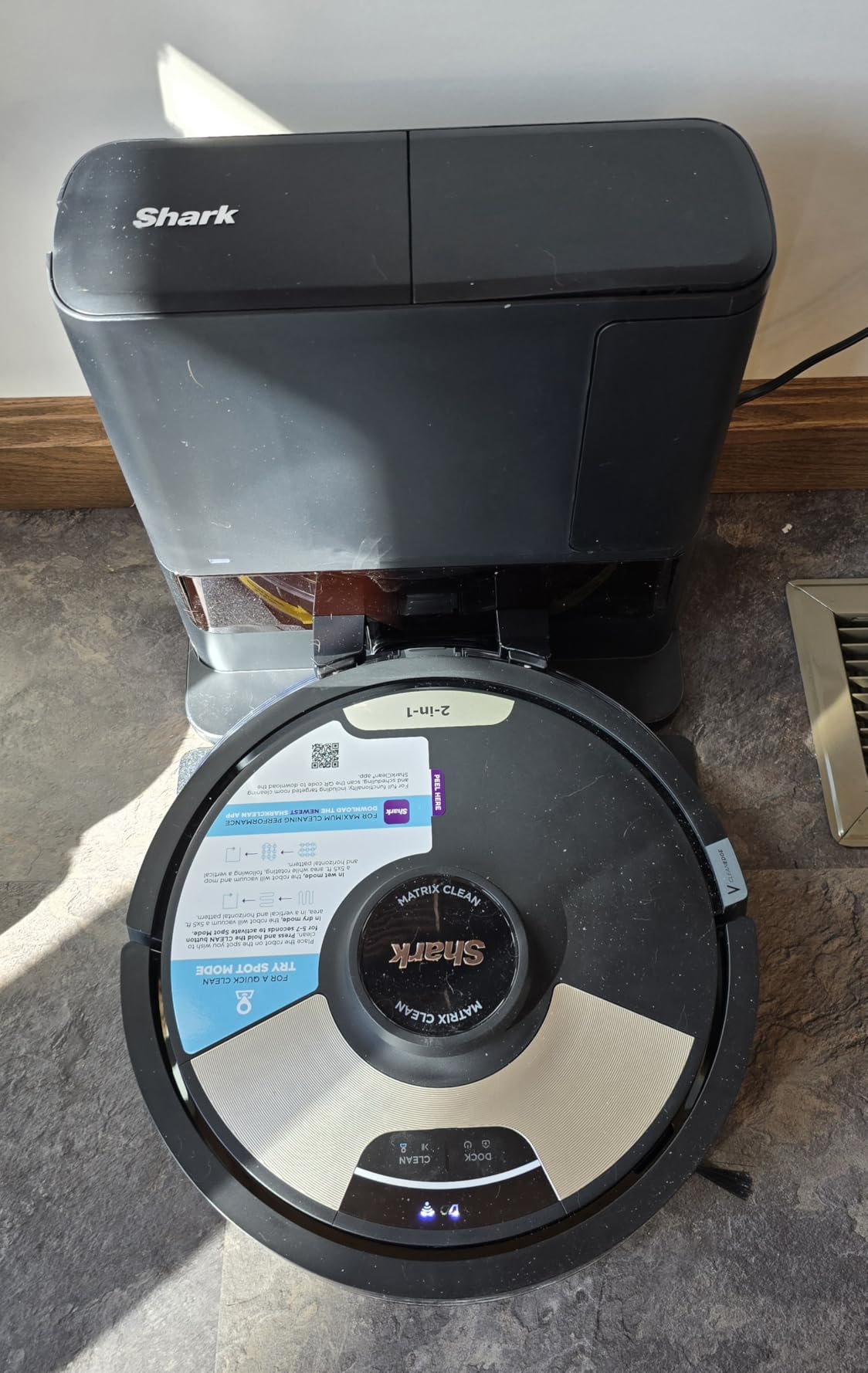 SharkMatrix Plus 2-in-1 Robot Vacuum & Mop, Black/Brass, AV2610WA customer photo 1