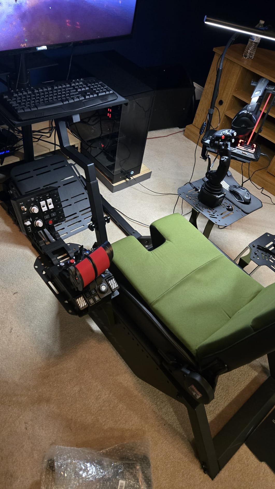 Next Level Racing Flight Simulator Cockpit: Boeing Commercial Edition (NLR-S027) customer photo 2