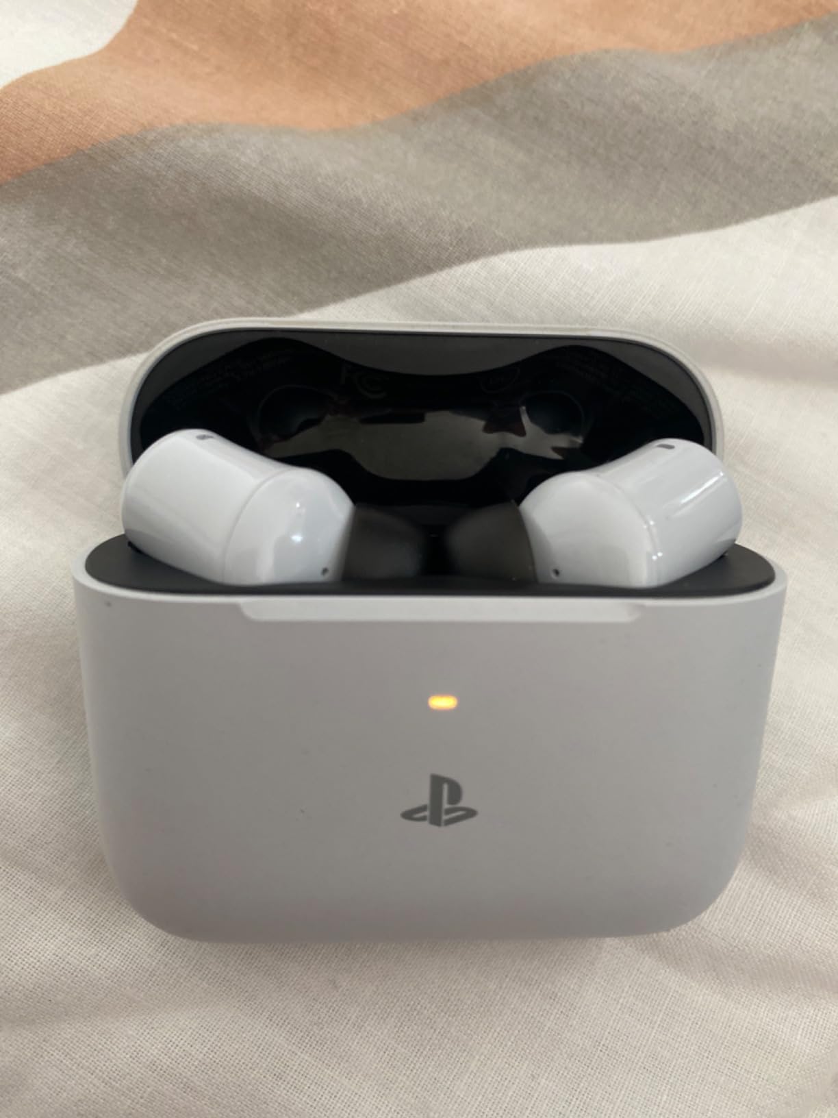 Razer Hammerhead HyperSpeed Wireless Multi-Platform Gaming Earbuds for PlayStation 5/PS5, PC, Mobile: ANC - Noise Cancelling Mic - Bluetooth 5.2 - RGB Chroma - 30 Hr Battery customer photo 2
