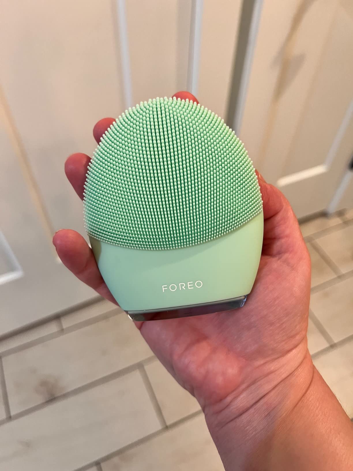 FOREO LUNA 4 Face Cleansing Brush and Massager - Anti Aging - Enhances Absorption of Facial Skin Care Products - Combination Skin customer photo 1