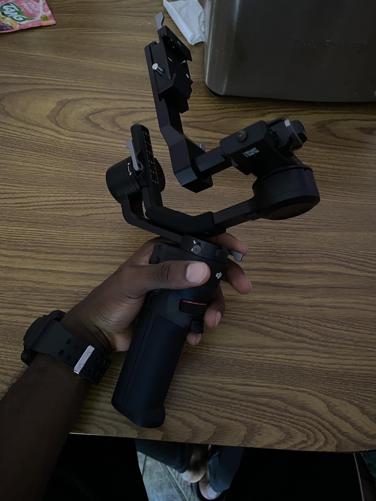 DJI RS 3 Mini, Camera Gimbal Stabilizer, Canon/Sony/Nikon/Fujifilm | 2 kg (4.4 lbs) Tested Payload, Native Vertical Shooting, Bluetooth Shutter Control, 3rd-Gen RS Stabilization, 795g customer photo 2