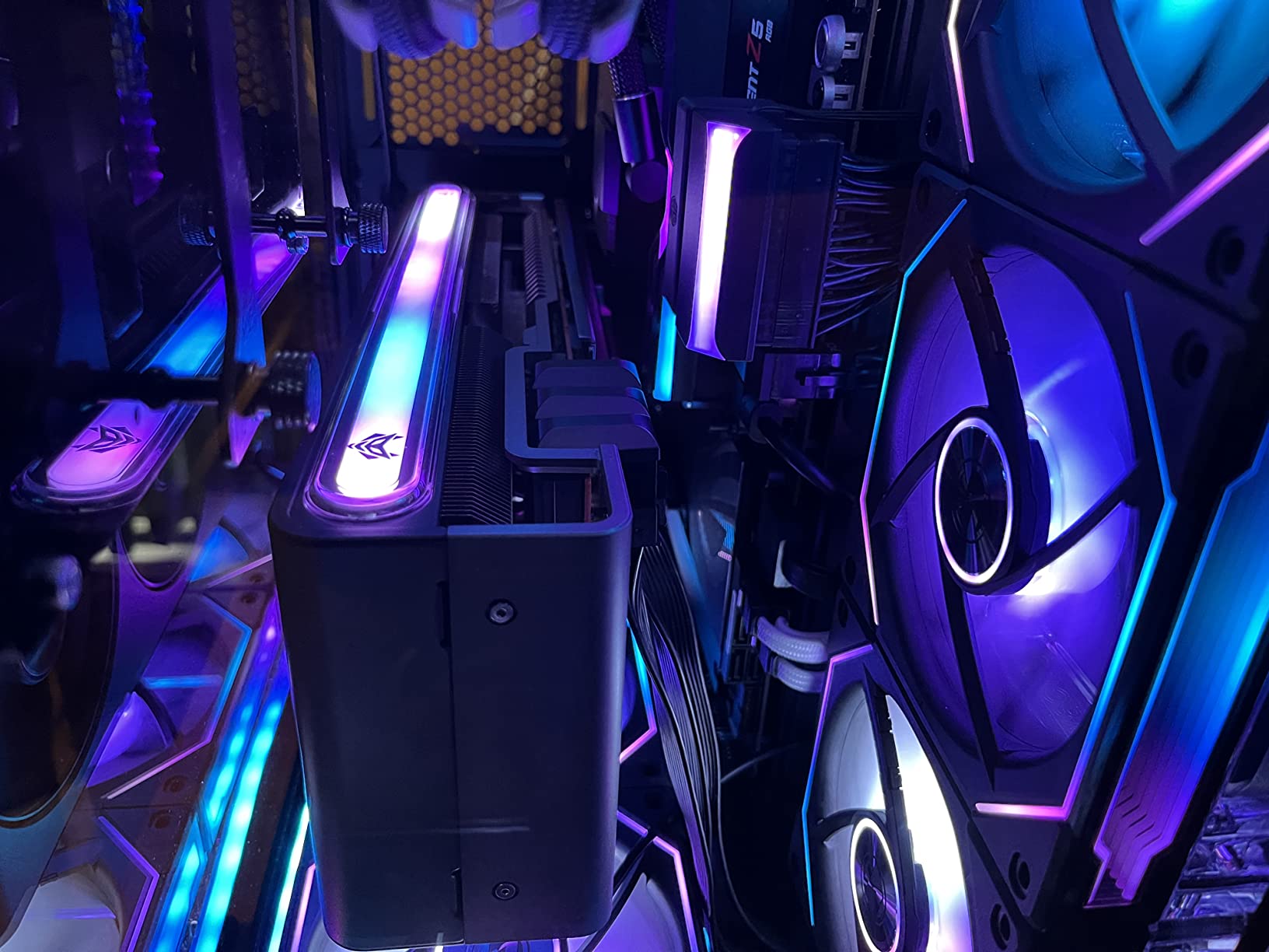 11322-01-40G Nitro+ AMD Radeon RX 7900 XTX Vapor-X Gaming Graphics Card with 24GB GDDR6, AMD RDNA 3 customer photo 2