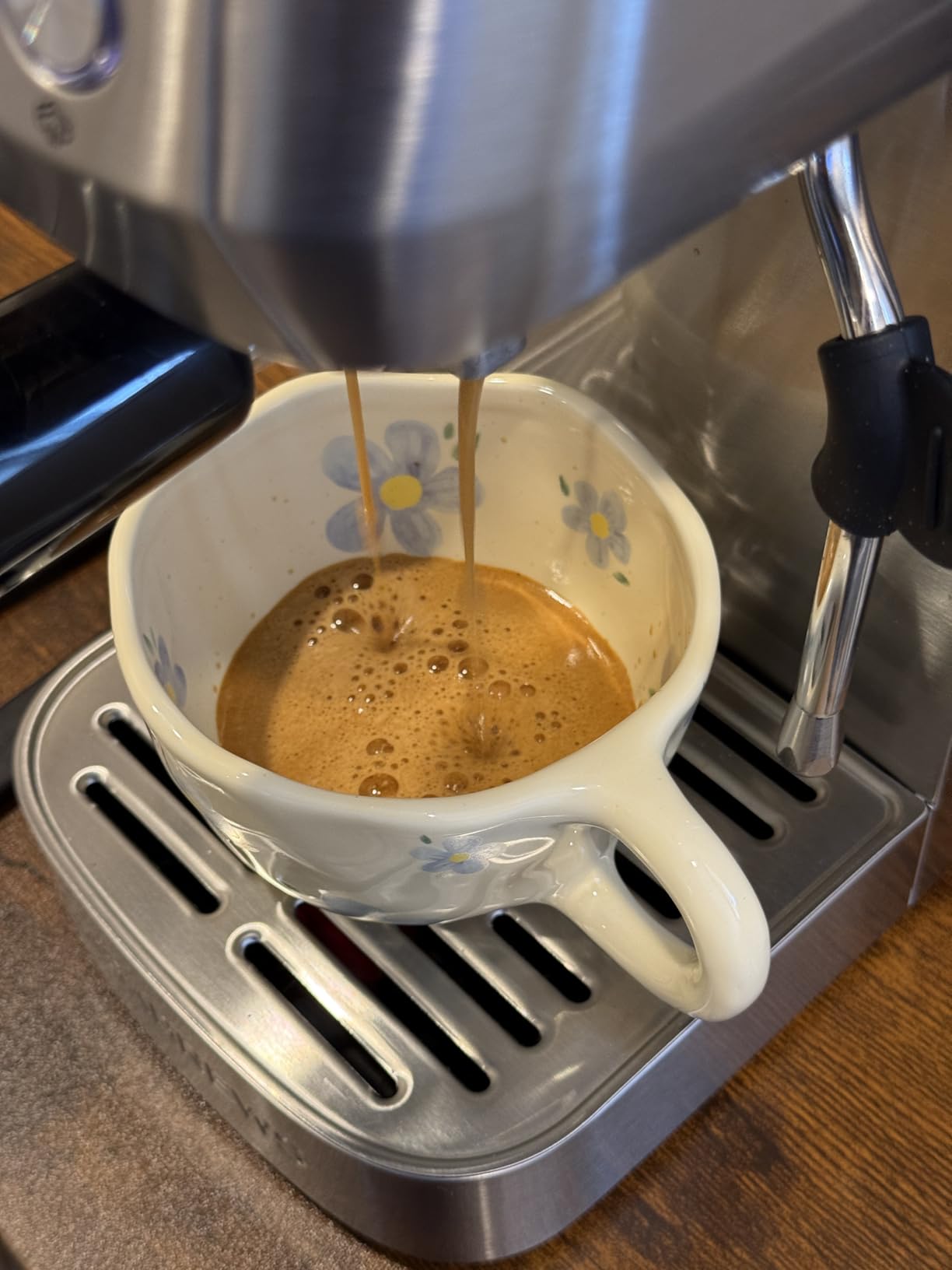 CASABREWS 3700 Essential Espresso Machine 20 Bar, Stainless Steel Cappuccino & Latte Coffee Maker with Steam Frother for Home, 43.9oz Water Tank, Silver customer photo 1