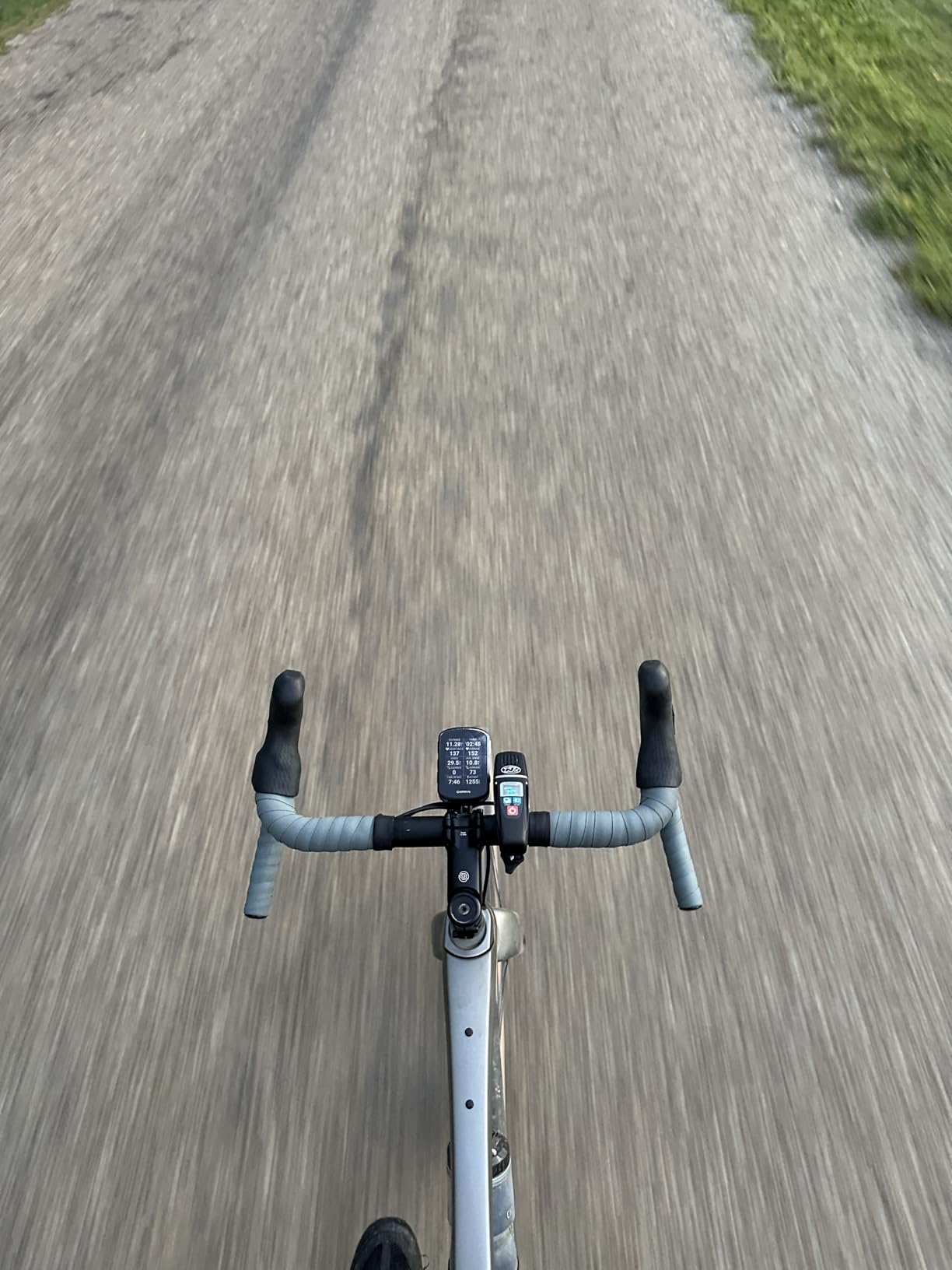 Garmin Edge 540, Compact GPS Cycling Computer | Button Controls, Targeted Adaptive Coaching, Advanced Navigation, Up to 26 hours customer photo 1