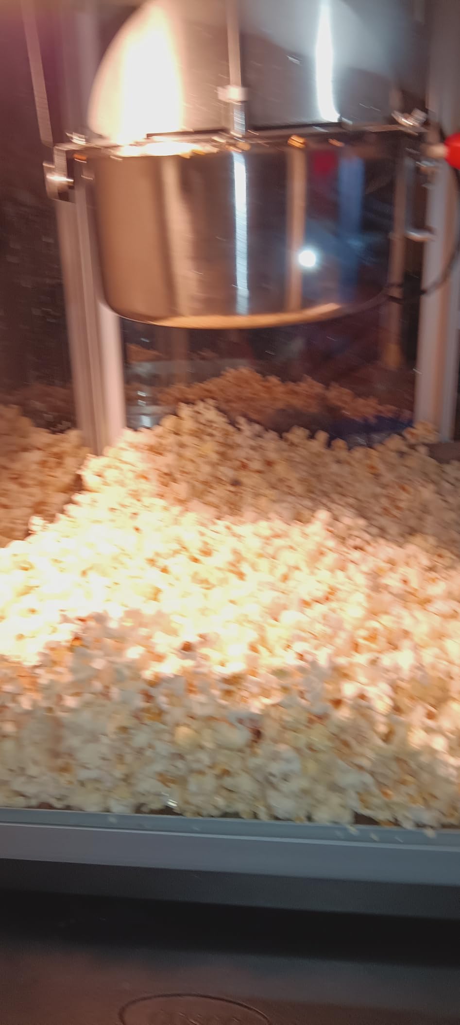 VEVOR Commercial Popcorn Machine, 8 Oz Kettle, 850 W Countertop Popcorn Maker for 48 Cups per Batch, Theater Style Popper with 3-Switch Control Steel Frame Tempered Glass Doors 2 Scoops 2 Spoons, Red customer photo 2