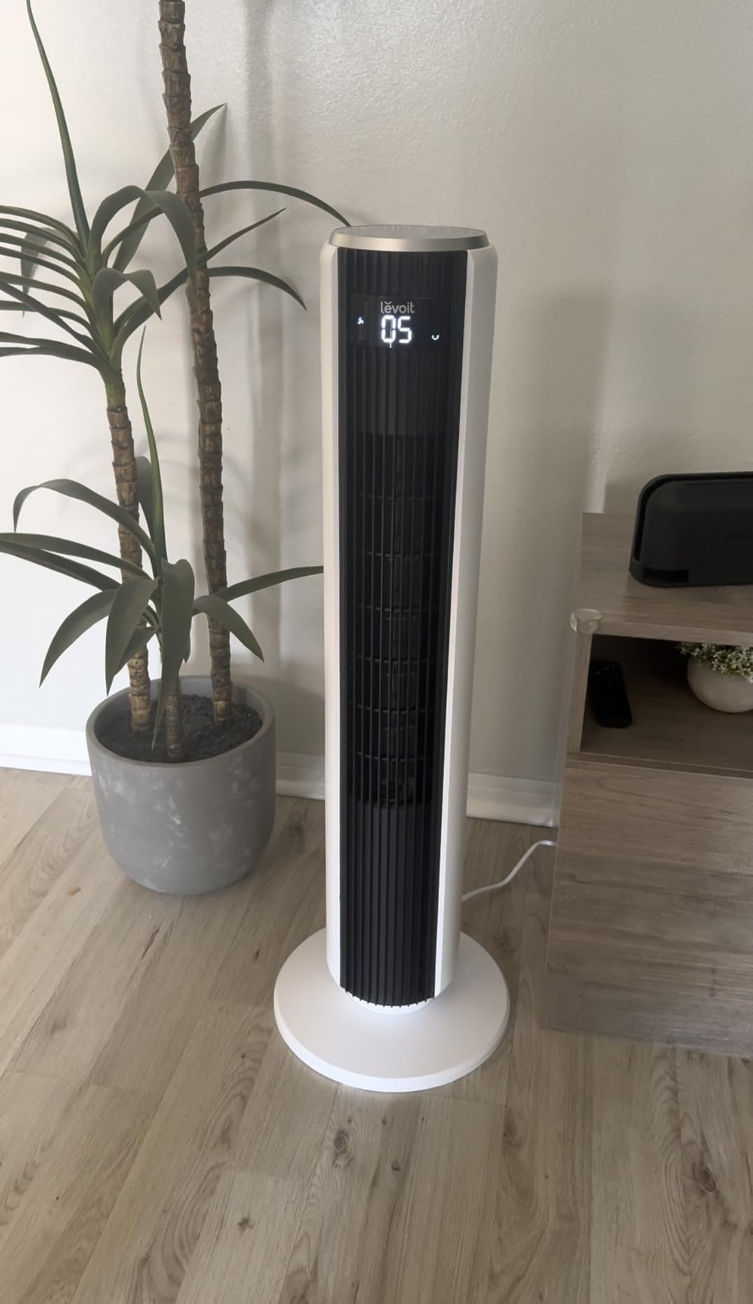 Levoit Tower Fan for Bedroom, 28ft/s Fans that Blow Cold Air, 28dB Quiet customer photo 2