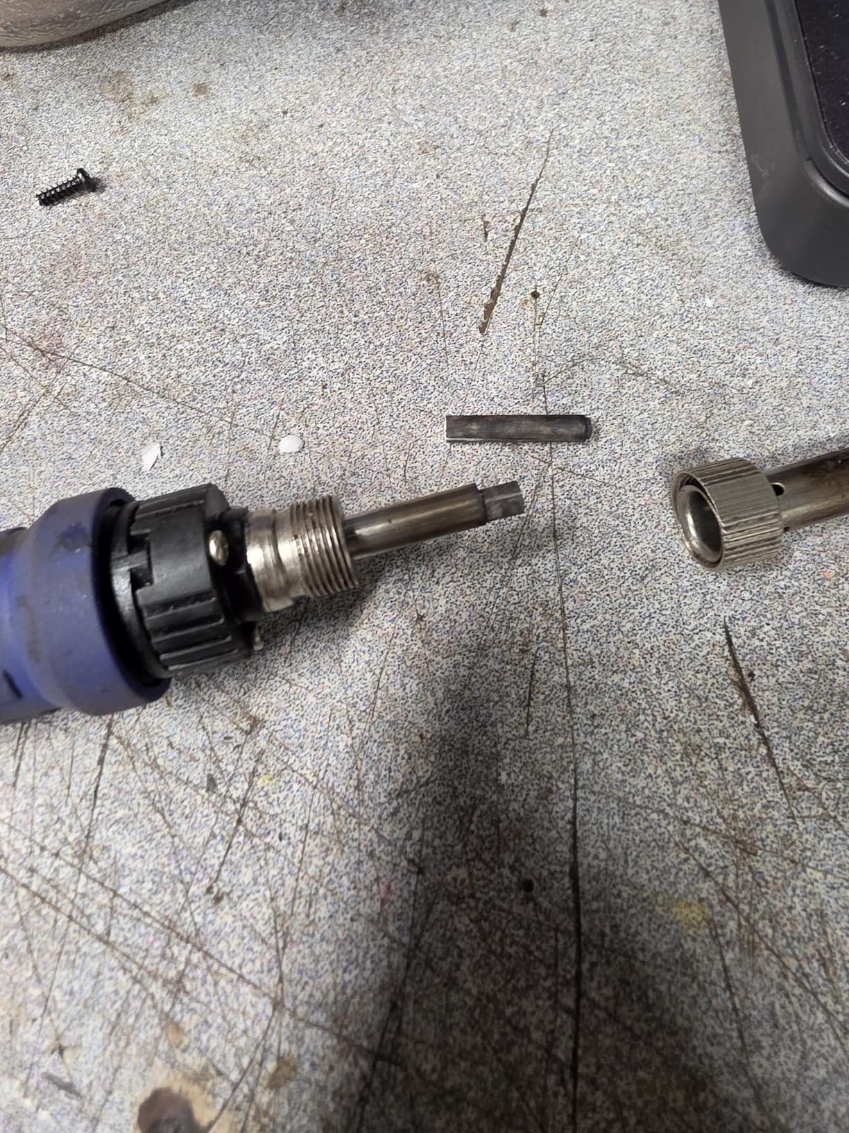 WEP 882D Soldering Iron Station 2-IN-1 SMD Hot Air Rework Station with 2 Spools of Solder Wire, 5 Soldering Tips, 3 Hot Air Nozzles, Brass Wool Tip Cleaner, Tweezers, Desoldering pump customer photo 1