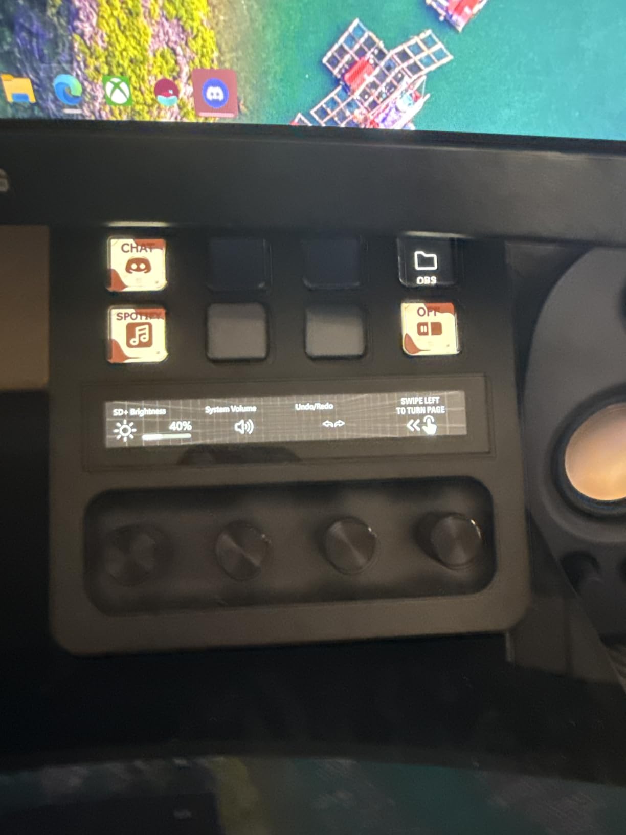 Elgato Stream Deck + White, Audio Mixer and Studio Controller customer photo 2