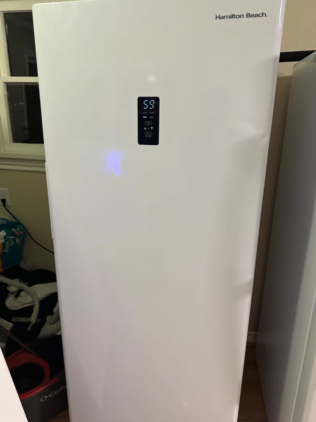 Hamilton Beach HBFRF6892-WHITE HBFRF6892 Upright Convertible Fridge/Freezer-Reversible Door-Removable Glass Shelves-Adjustable Controls-6.8 cu ft, White customer photo 1