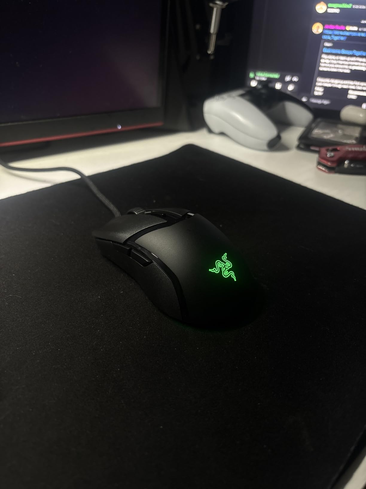 Razer Cobra Wired Gaming Mouse: 58g Lightweight Design - Gen-3 Optical Switches - Chroma RGB Lighting with Underglow - Precise 8500 DPI Optical Sensor - Black customer photo 1