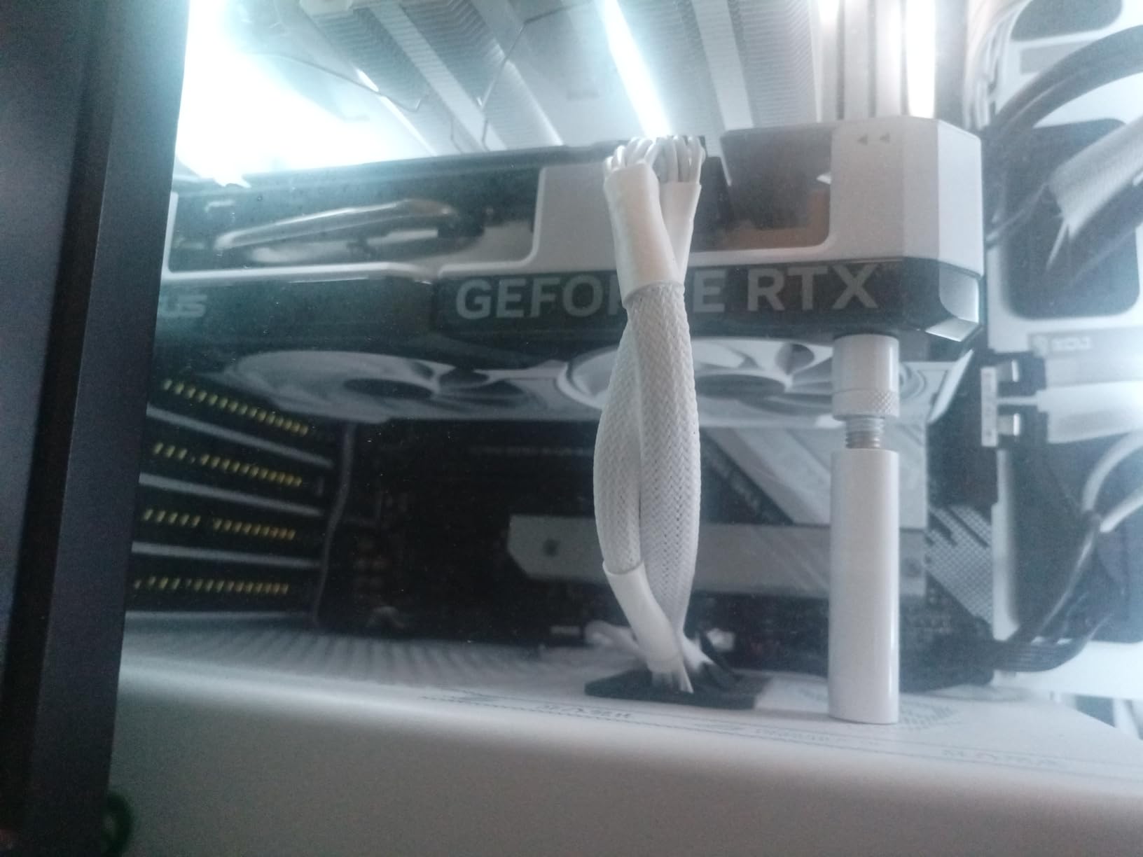 ASUS Dual GeForce RTX 4060 Ti White OC Edition 8GB GDDR6 (PCIe 4.0, 8GB GDDR6, DLSS 3, HDMI 2.1, DisplayPort 1.4a, Axial-tech Fan Design, 0dB Technology), 3 Year Warranty customer photo 2
