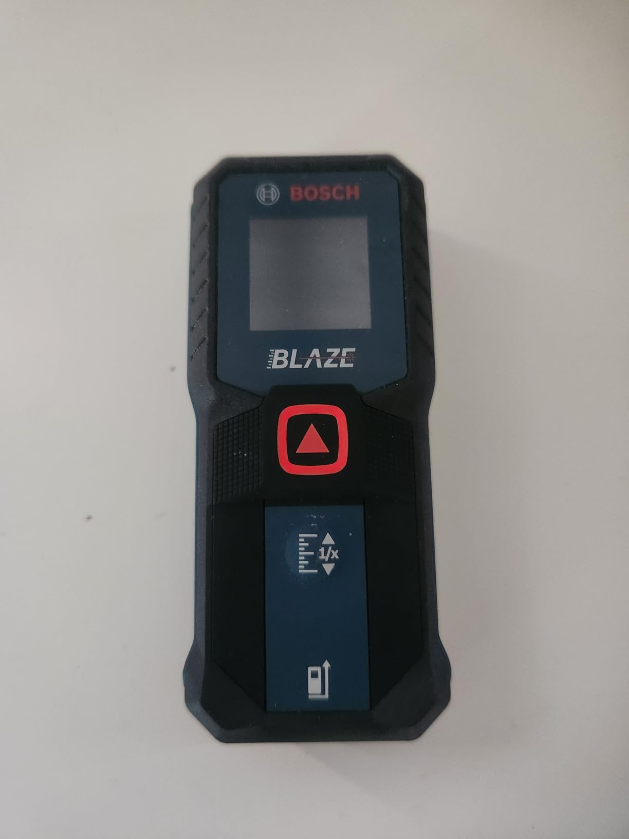 BOSCH GLM100-23 100 Ft Blaze Laser Distance Measure, Includes 2 AA Batteries, Distance Measuring Laser customer photo 1
