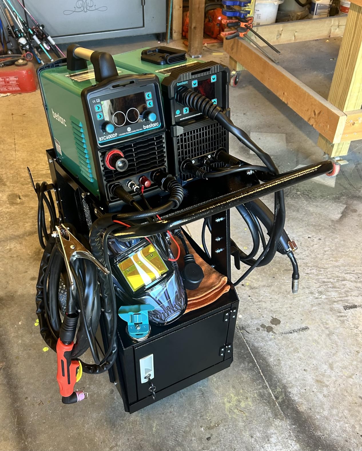 VEVOR Welding Cart, 3-Tier Welder Cart Heavy Duty with 400 Lbs Weight Capacity, 360° Swivel Wheels, Tank Storage Safety Chains, Rolling MIG Welder Cart for TIG, ARC, MMA, Plasma Cutter Welding Machine customer photo 1