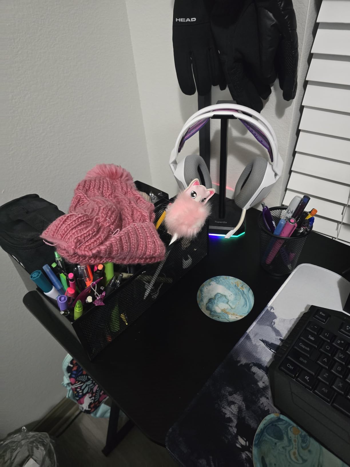 Armocity Gaming Computer Desk with Shelves and Outlets, Gaming Desk with Hutch and LED Lights, Reversible PC Gaming Desks with Pegboard, Carbon Fiber Black 47'' customer photo 2