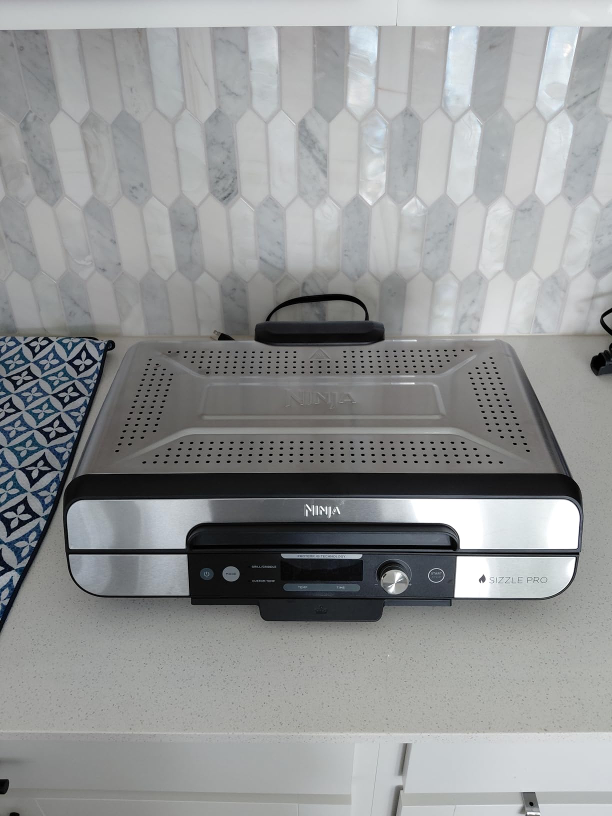 Ninja Sizzle Indoor Grill & Griddle, 14'', 500°F, Grey/Silver, GR101 customer photo 2