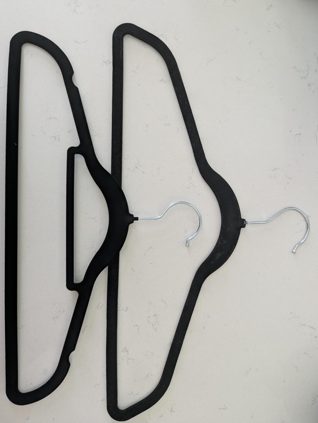 Utopia Home Velvet Hangers 100 Pack - Premium Hangers with Tie Bar - Black | Non-Slip Slim Clothes & Coat Hangers with Tie Bar, Space-Saving Heavy Duty Design, 360 Degree Swivel Hook customer photo 1