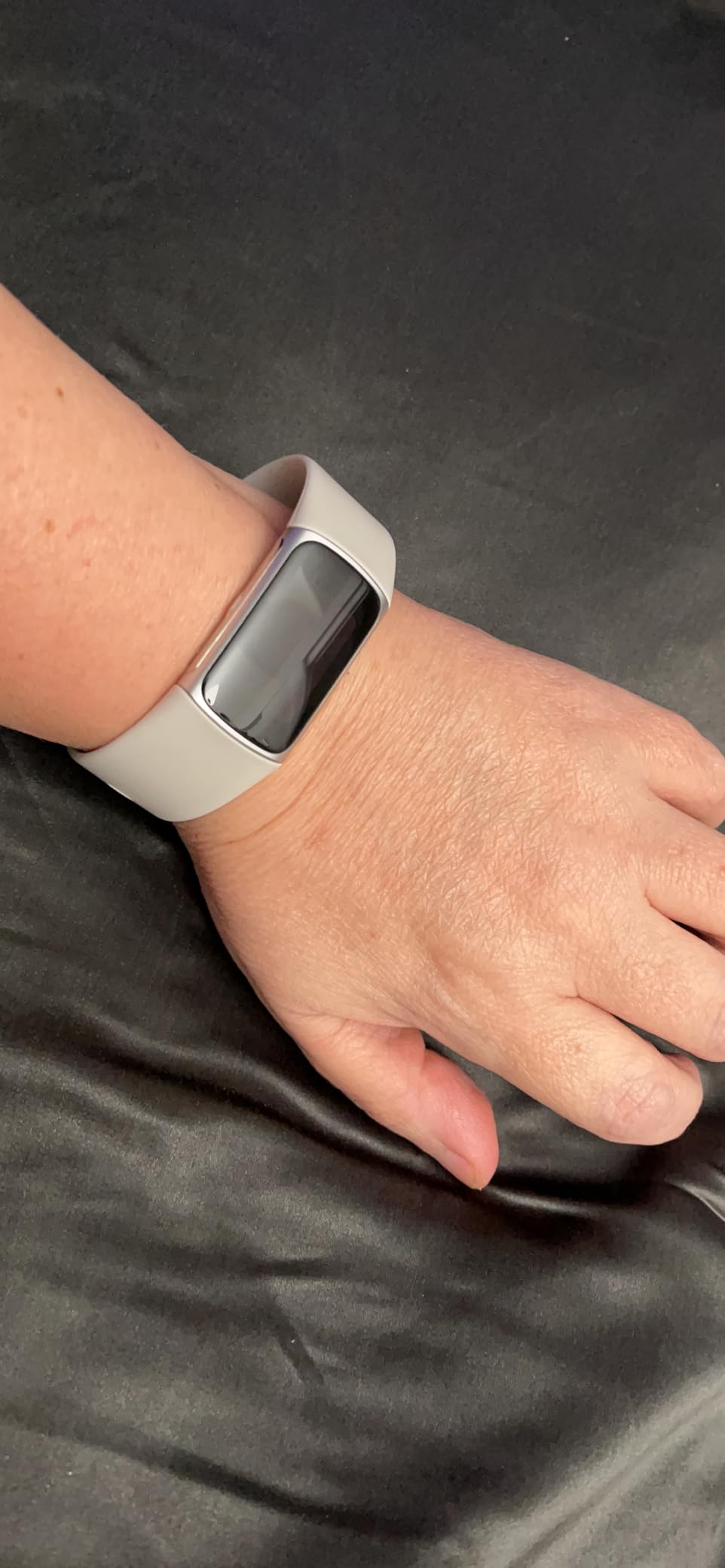 Fitbit Charge 6 Fitness Tracker with Google Apps - Heart Rate on Exercise Equipment - 3-Month Google Health Premium Membership Included - Health Tools - Obsidian/Black customer photo 1