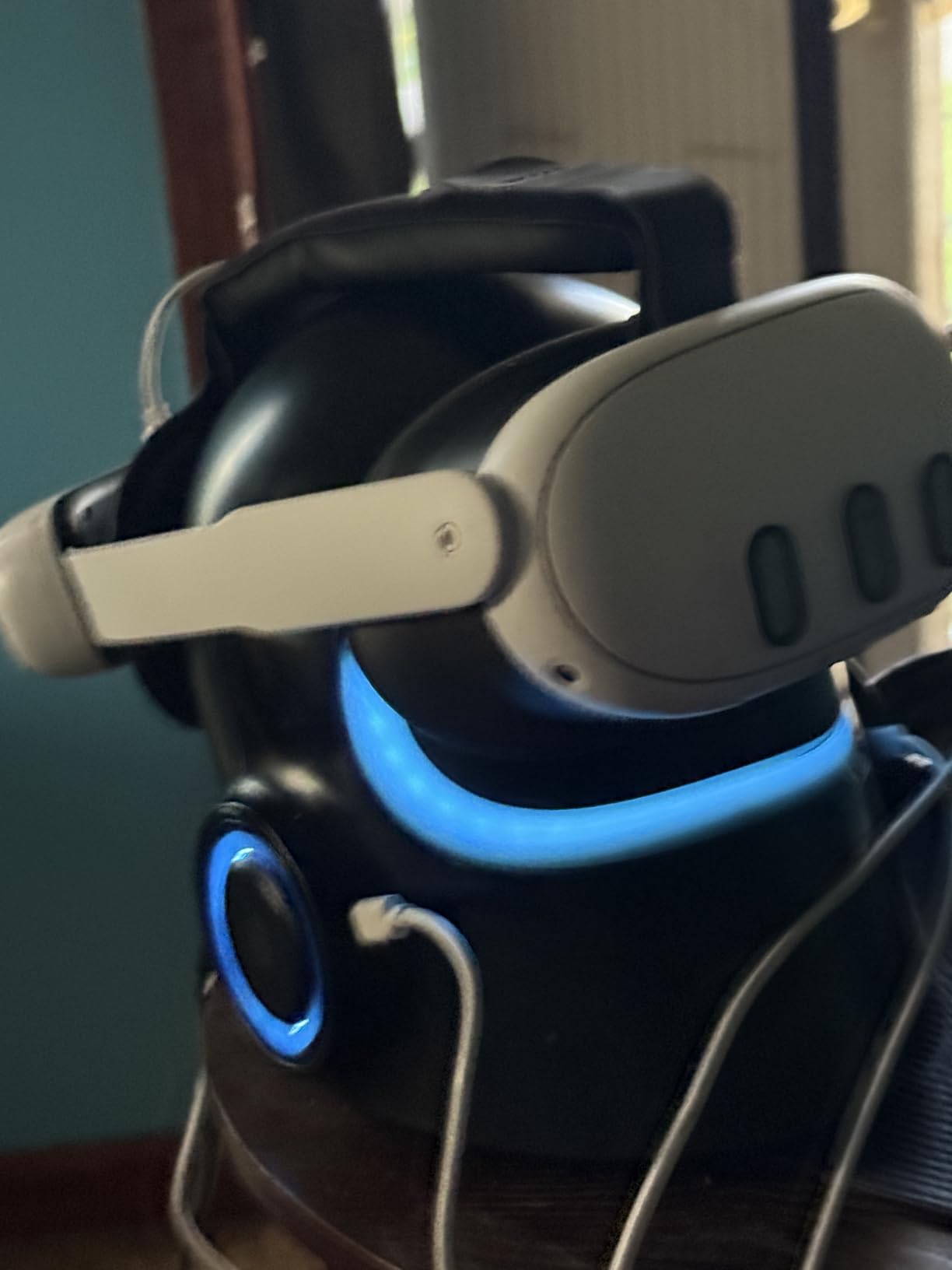 Quest 3 512GB | VR Without Wires - Gorilla Tag Cardboard Monkenaut Bundle - Amazon Exclusive- Access to 100+ Games with a 3-Month Trial of Meta Horizon+ Included | Includes 512GB headset, 2 controllers, charging cable and power adapter for gaming, fitness and entertainment customer photo 2