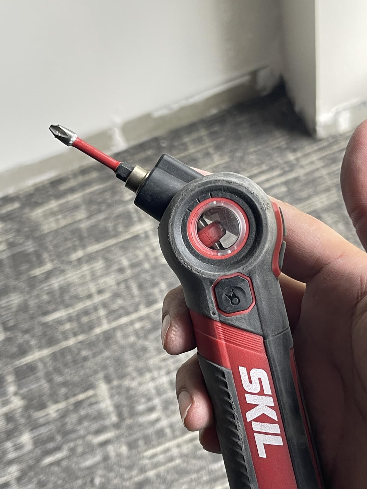 SKIL Twist 2.0 Rechargeable 4V Screwdriver with Pivoting Head, Torque Setting, USB-C Charging Cable & 2PC Bit Set-SD5619-01 customer photo 2