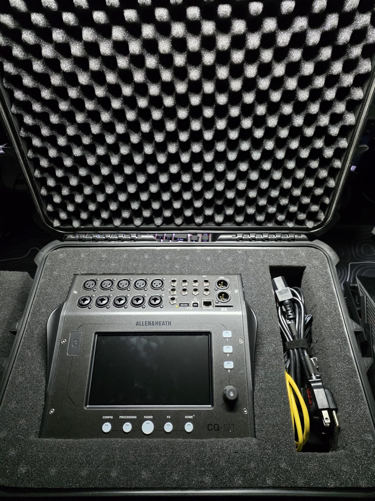 Allen & Heath CQ-12T Digital Mixer with 7