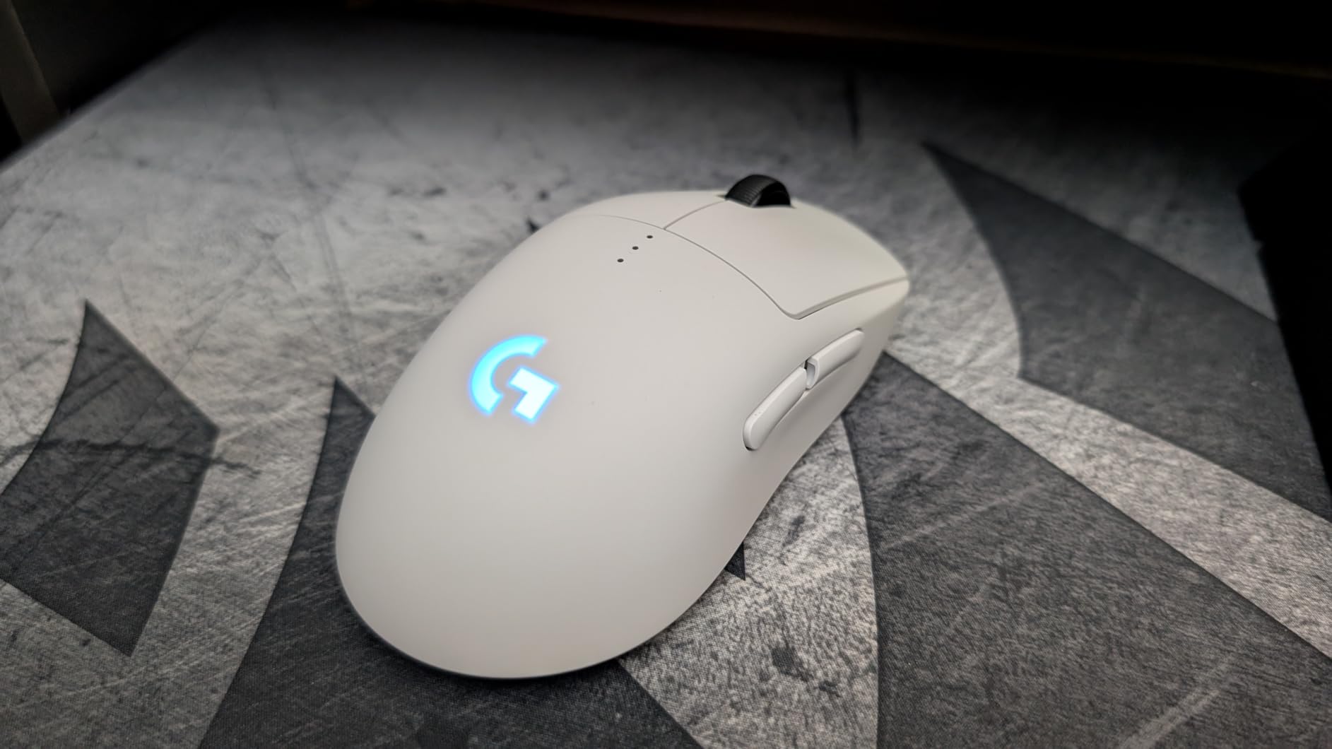 Logitech G PRO 2 Lightspeed Ambidextrous Wireless Gaming Mouse - Black | Symmetrical design, customizable magnetic side buttons, USB-C charging, PowerPlay Wireless Charging Supported customer photo 2