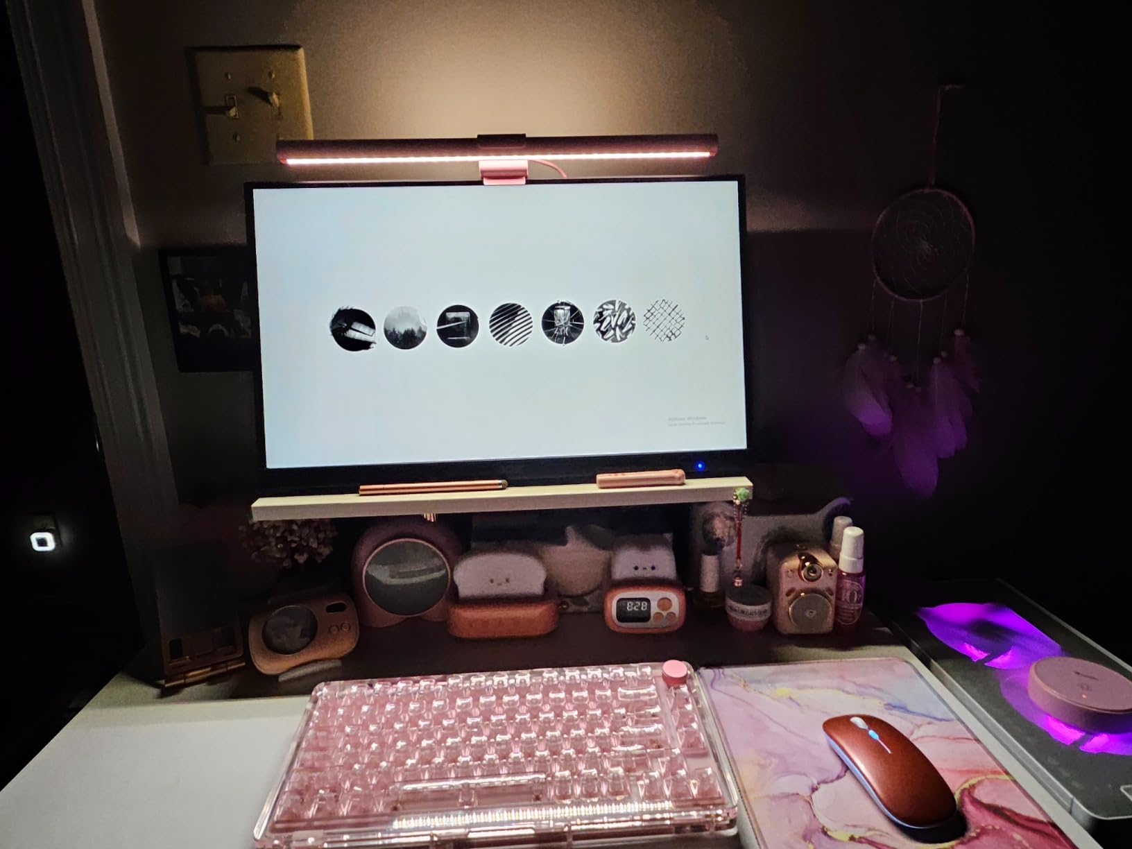 Quntis Computer Monitor Light Bar with Backlight, Desk Lamp with Remote | Eye-Care No Glare, Stepless Dimming Brightness & Color Temperature, Monitor Light for Home Office Gaming Reading Drawing Gray customer photo 2