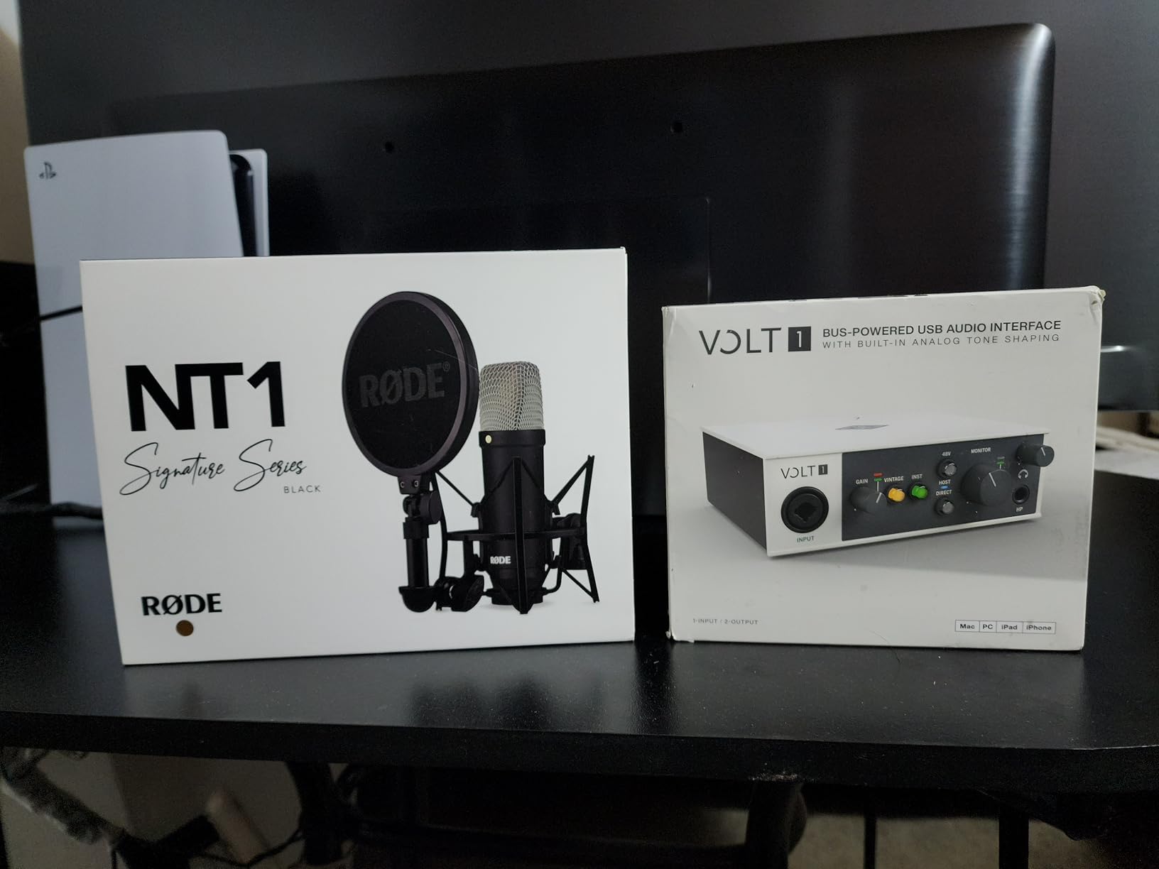 Rode NT1 Signature Series Large-Diaphragm Condenser Microphone with Shock Mount, Pop Filter and XLR Cable customer photo 2