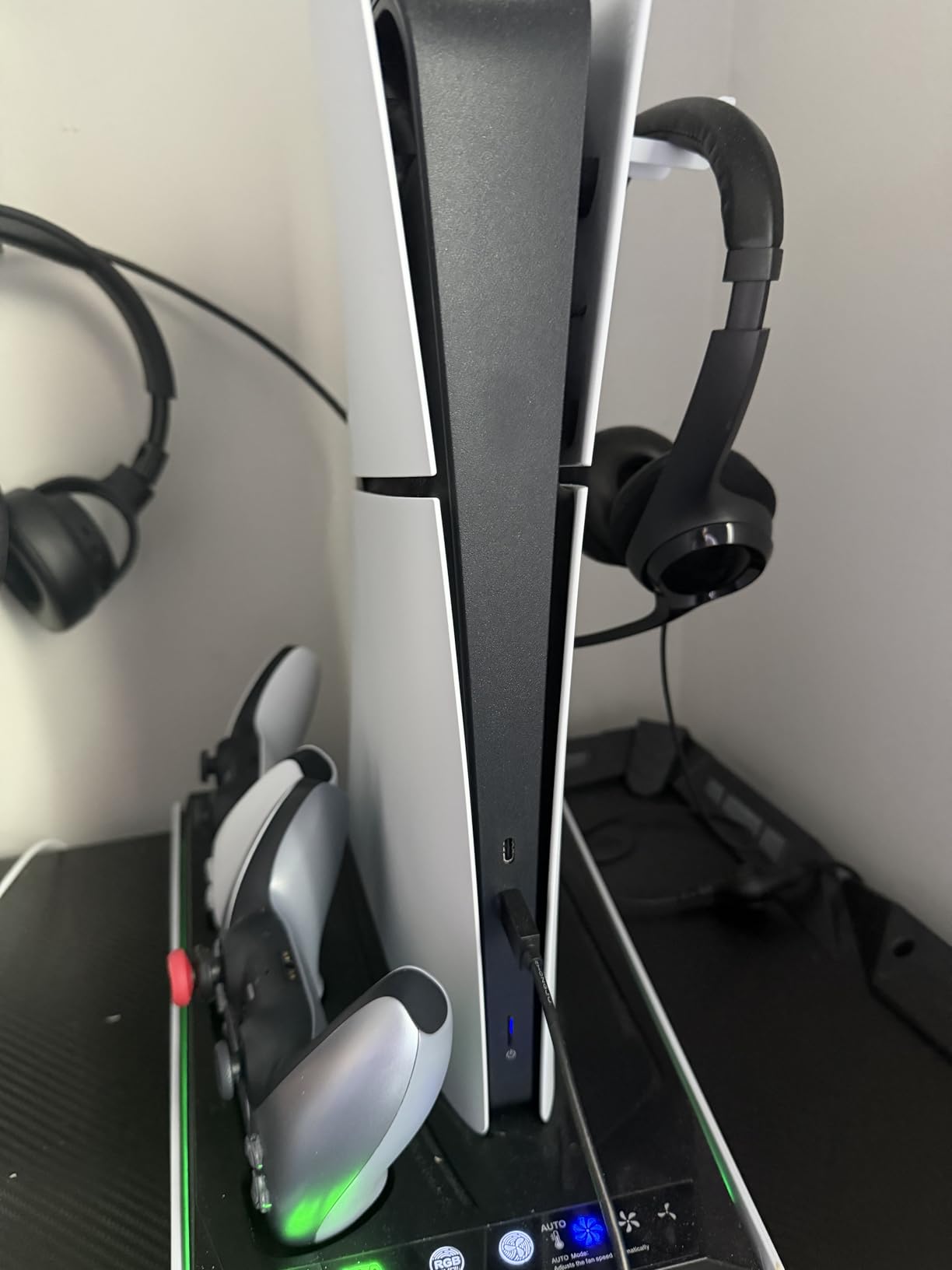 PS5/Slim/Pro Cooling & Charging Station with RGB Lights and Controller Charger customer photo 1