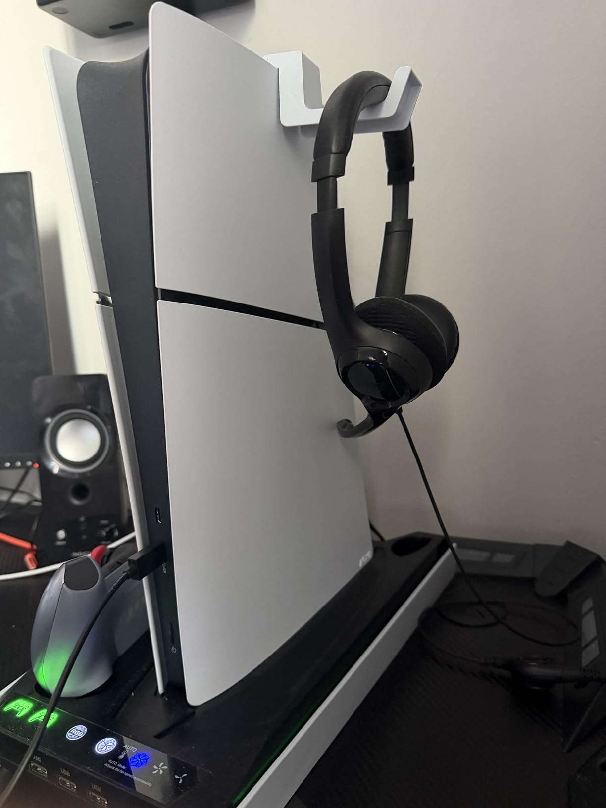 PS5/Slim/Pro Cooling & Charging Station with RGB Lights and Controller Charger customer photo 2