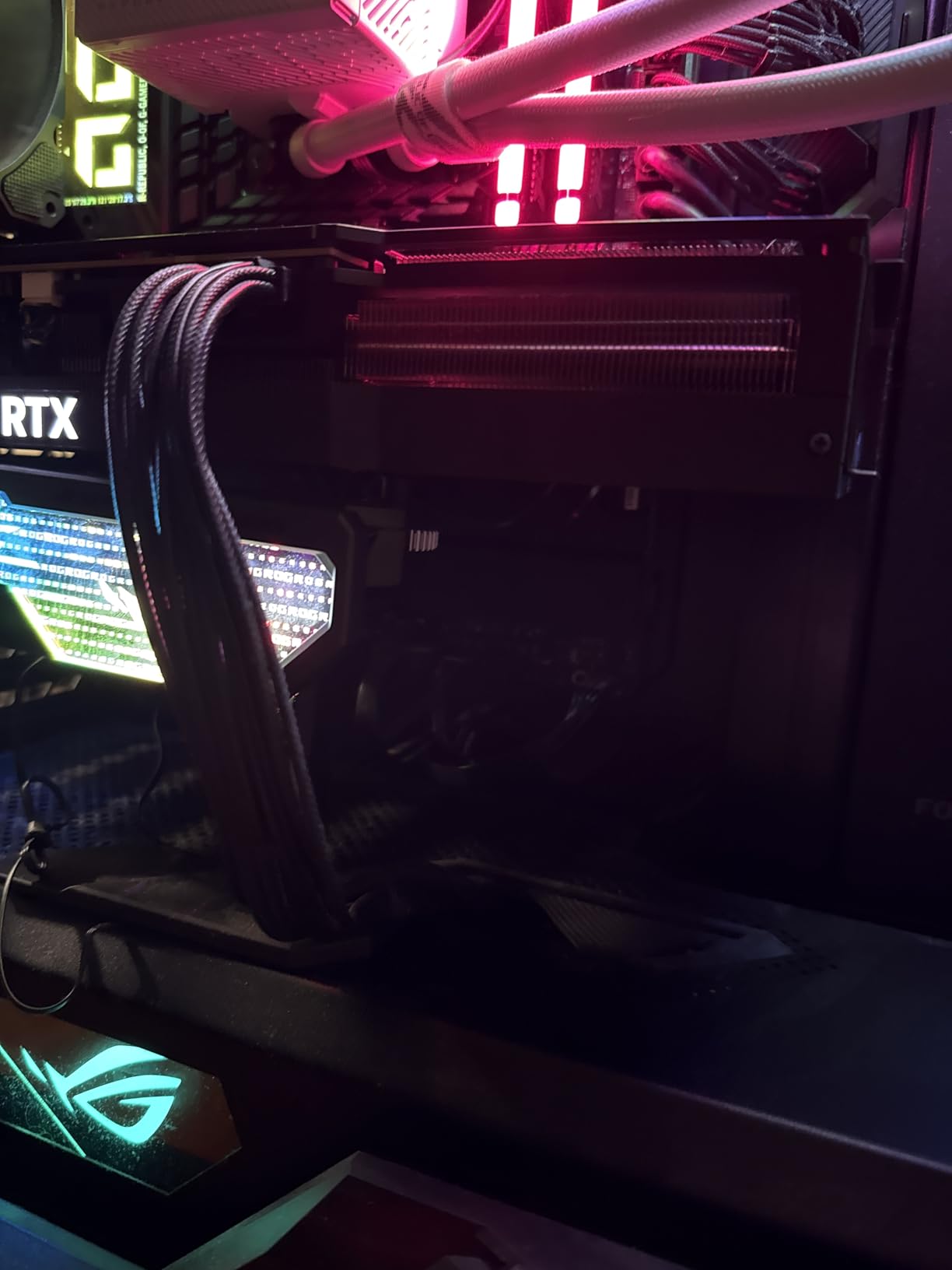 Corsair MP700 PRO 2TB M.2 PCIe Gen5 x4 NVMe 2.0 SSD - Up to 12,400MB/sec Sequential Read - High-Density TLC NAND - Black customer photo 2