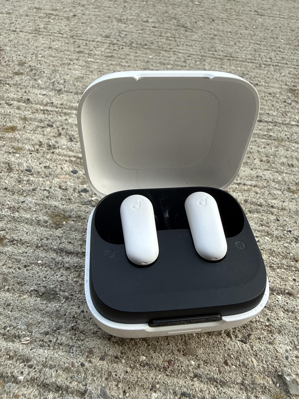 Soundcore P30i by Anker Noise Cancelling Earbuds, Strong and Smart Noise Cancelling, Powerful Bass, 45H Playtime, 2-in-1 Case and Phone Stand, IP54, Wireless Earbuds, Bluetooth 5.4 (Black) customer photo 2