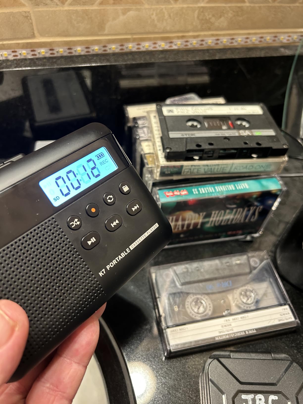KLIM K7 Cassette Tape Player - Cassette to MP3 Converter - Portable - Built-in Microphone & Speaker - Rechargeable Battery - Earphones - 16GB SD Card - Black customer photo 2