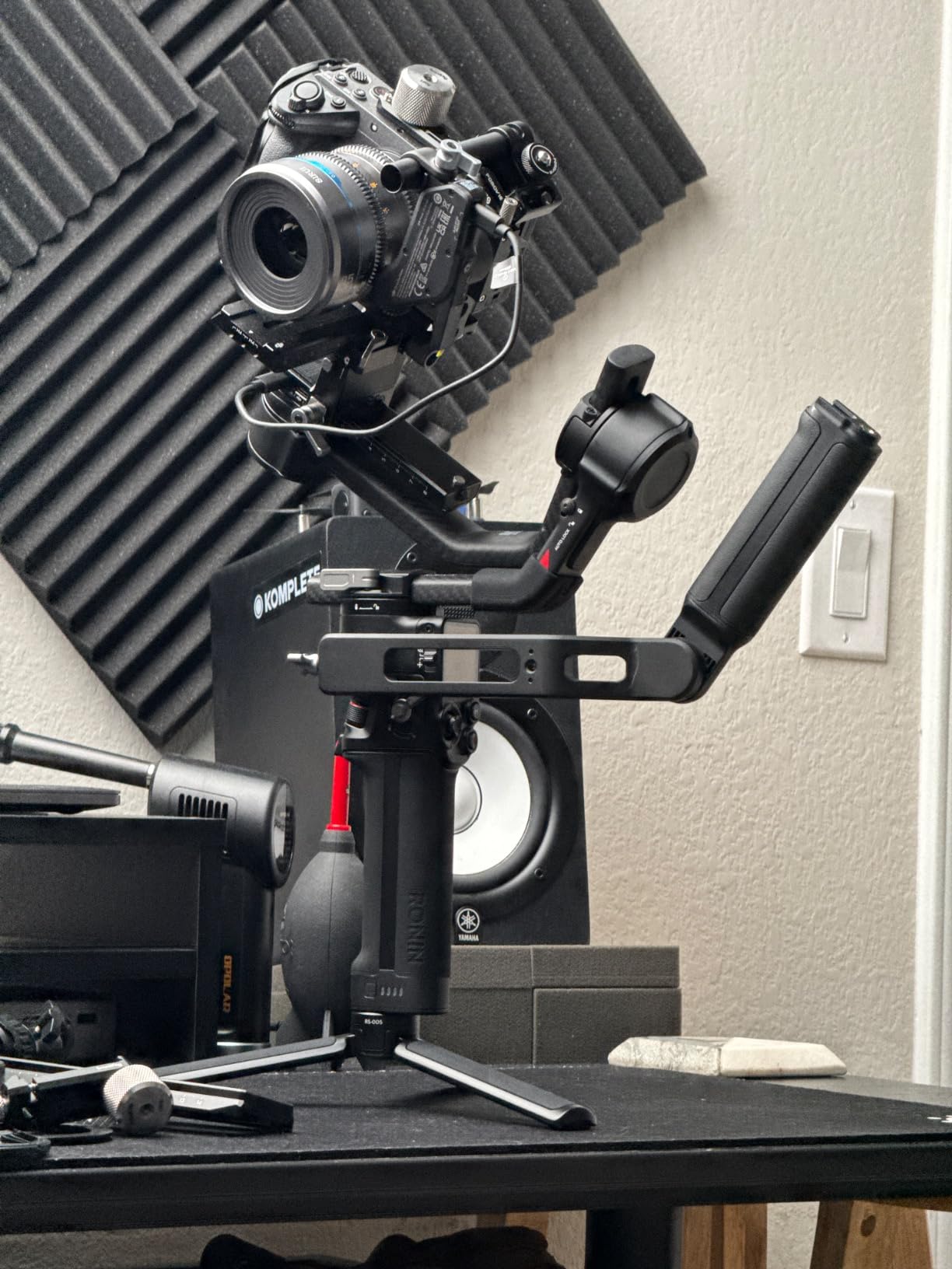 DJI RS 4 Pro, 3-Axis Gimbal stabilizer for DSLR & Cinema Camera Stabilizer Canon/Sony/Panasonic/Nikon/Fujifilm, 2nd-Gen Native Vertical Shooting, 4.5kg (10lbs) Payload customer photo 1