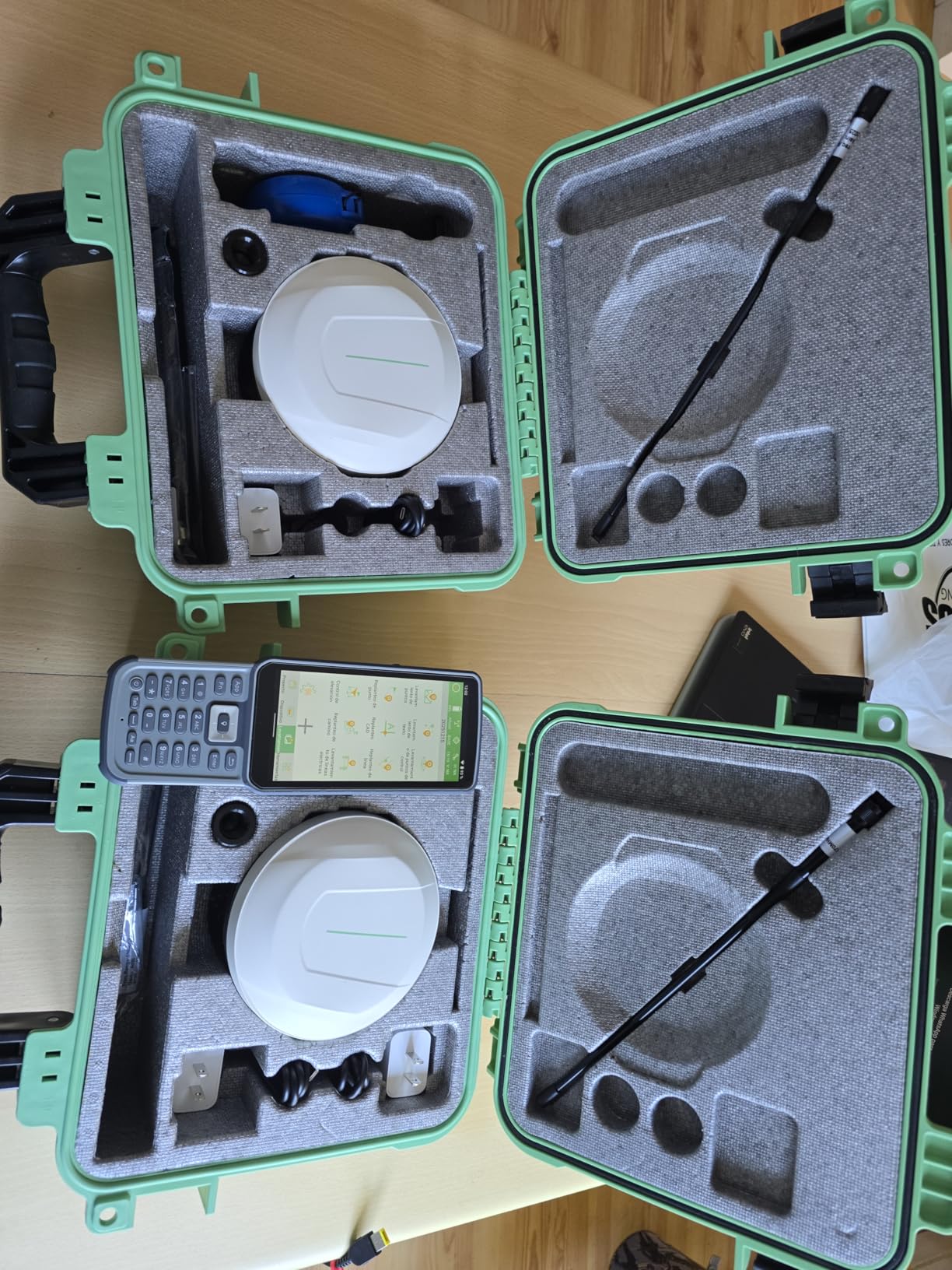 E1 GNSS Survey Equipment 20 Hours Endurance RTK GPS with IMU Rover & Base Handheld Collector with Survey Software, RTK Surveying Equipment, 1408 Channels, 15km UHF Range, 60° Tilt Survey customer photo 1