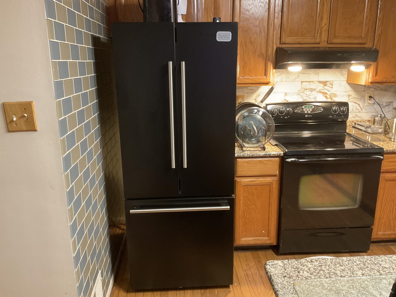 BLACK+DECKER 18 Cu. Ft. French Door Refrigerator, Built-in Ice Maker, Black | Full Size Refrigerator with Bottom Mount Freezer Drawer, Frost Free, ENERGY STAR Certified, Auto Defrost customer photo 2