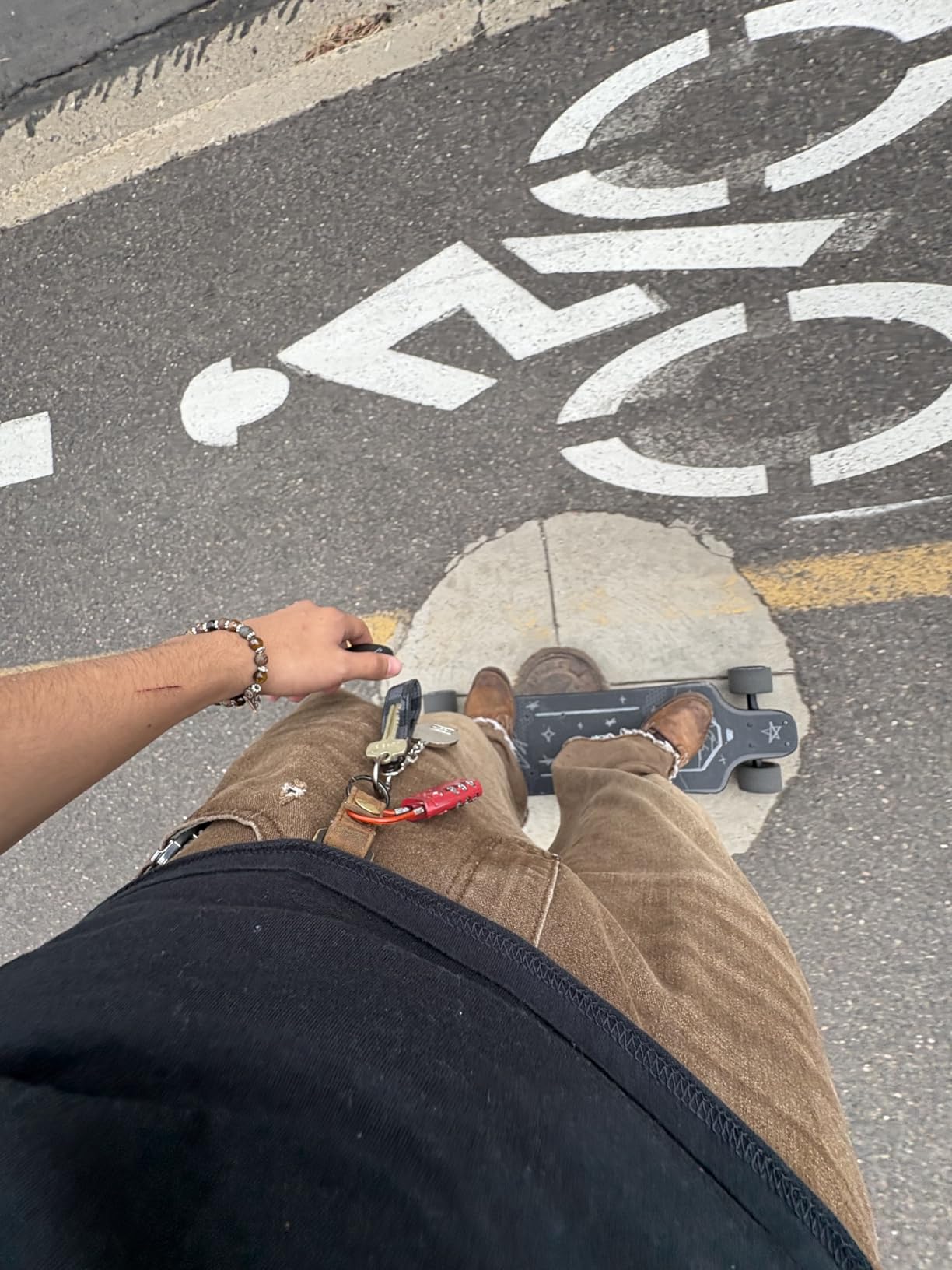 A1 Electric Skateboard with Remote, Rang Up to 17 Miles/24, 8 Ply Canadian Maple, Smooth Breaking, Suitable for Younger Beginners customer photo 2