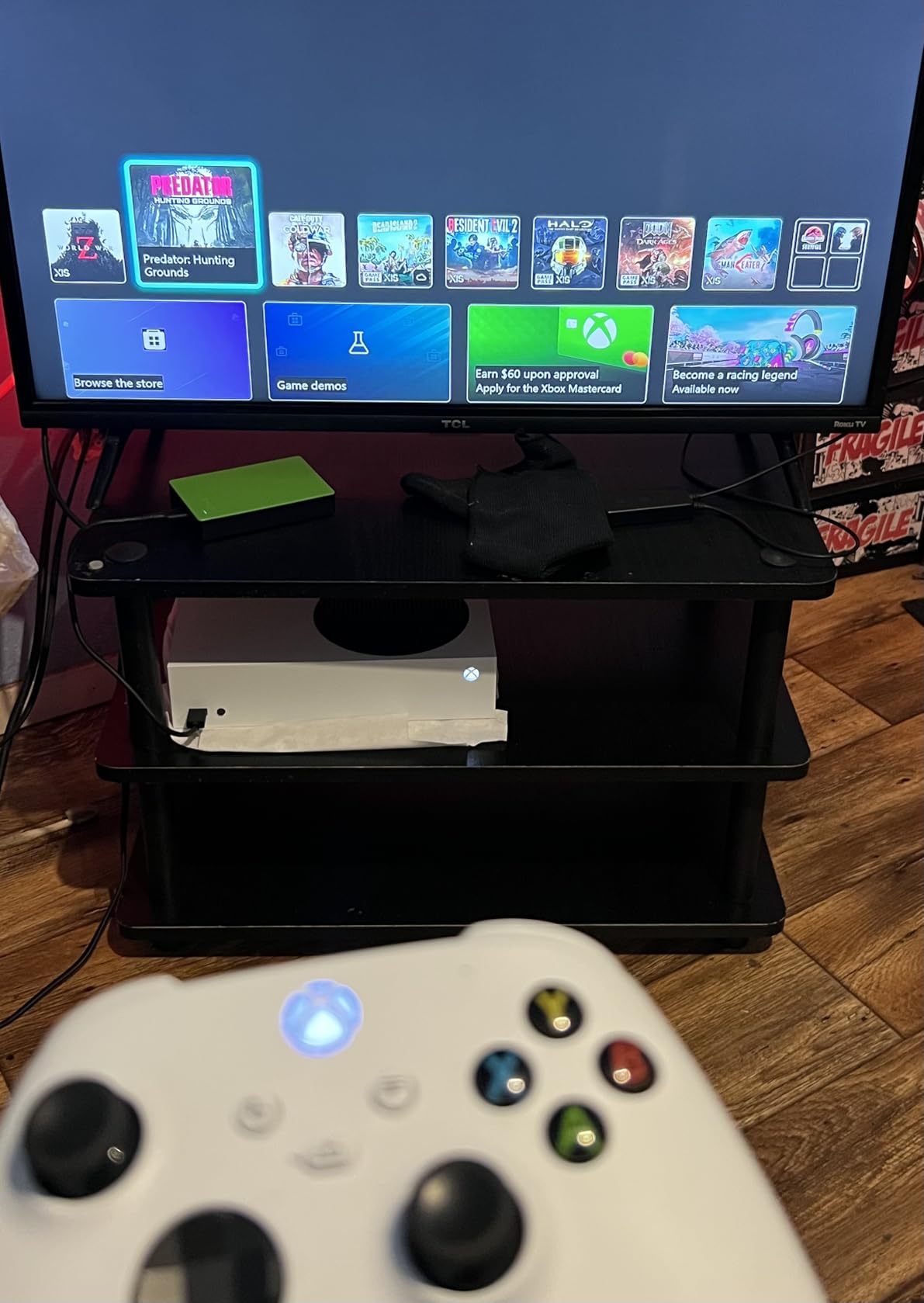 Xbox Series S - All Digital Gaming Console - 1TB SSD - Includes Wireless Controller - 120FPS - Robot White customer photo 2