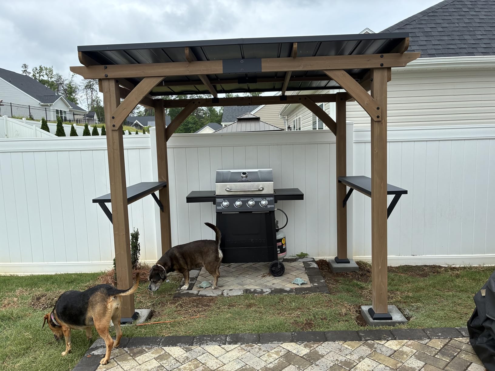 Modern Shade Grill Gazebo 6' X 8', Cedar Wood Gazebo with Shelves and Paper Towel Holder, Outdoor Bar with Galvanized Steel Roof, USB and USB-C Charging Ports, Outdoor Patio Bars for Backyard customer photo 1