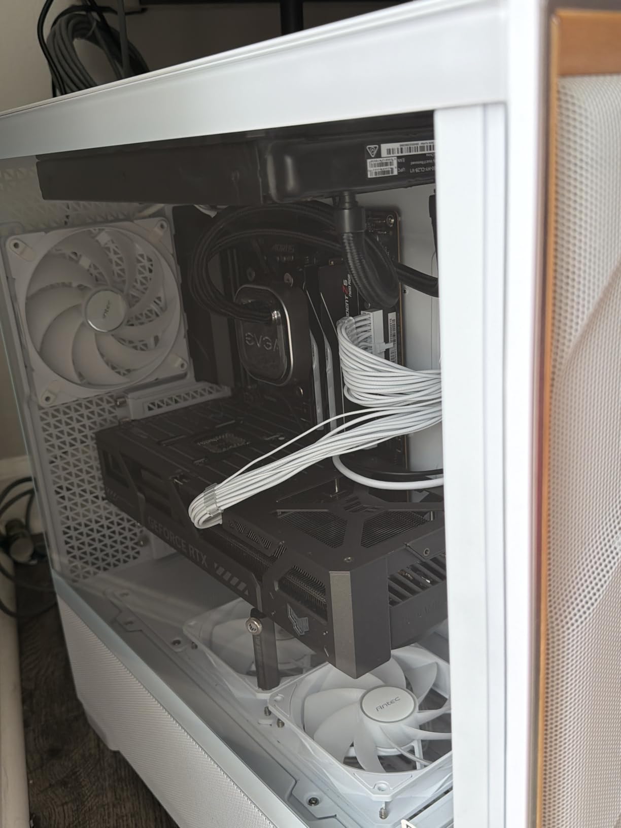 Antec Flux Pro Full-Tower E-ATX PC Case, 6 PWM Fans Included, Black | Walnut Wood Front Panel, High-Airflow, 420mm Radiator Support, CPU & GPU Temp Display customer photo 2