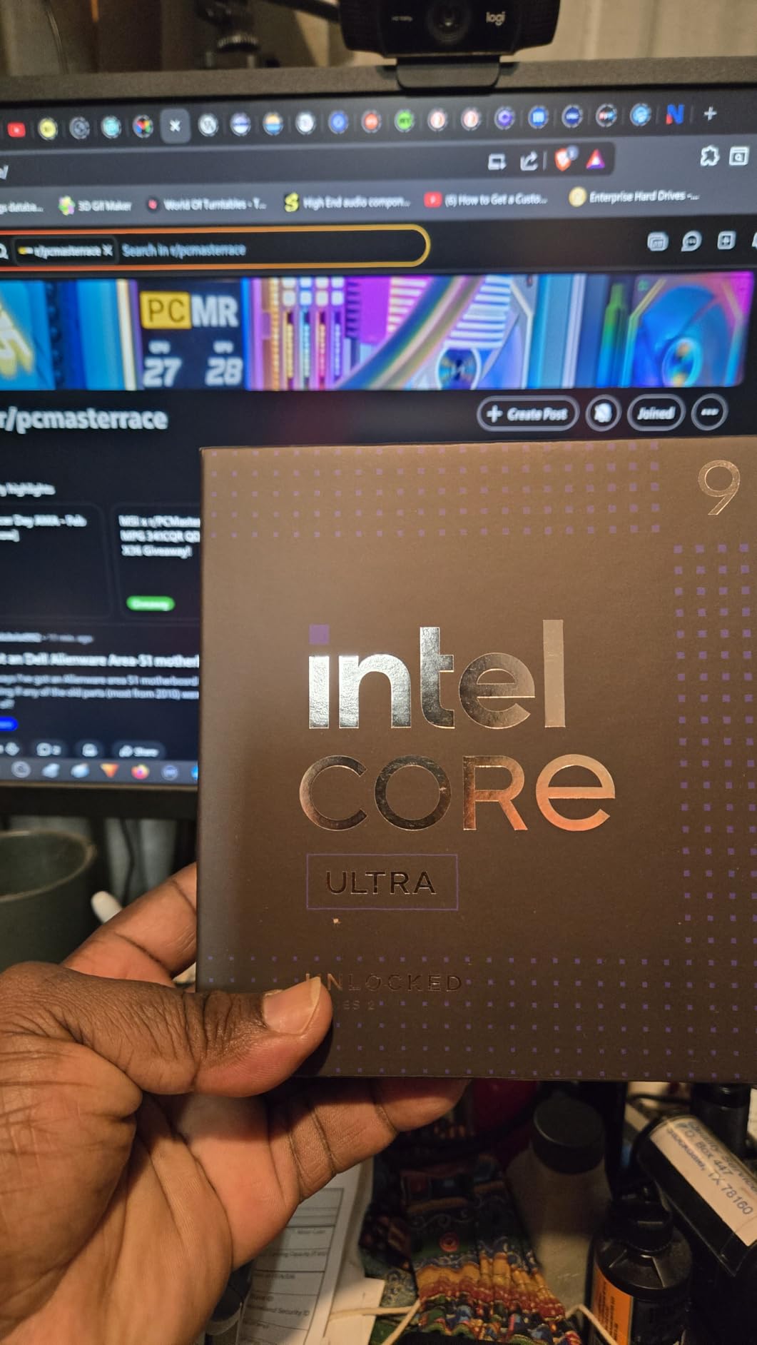 Intel Core Ultra 9 Desktop Processor 285K - 24 cores (8 P-cores + 16 E-cores) and 24 threads - Up to 5.7 GHz unlocked customer photo 1