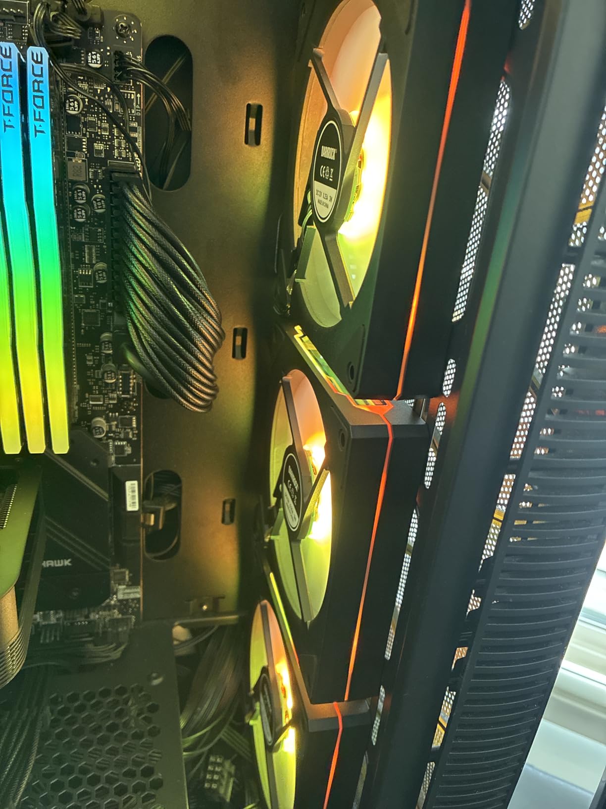 DARKROCK F120 3in1 120mm Infinite Mirror Design Case Fans with 24 LED Lights PWM Control & ARGB Effect, Hydraulic HDB Bearing for Low-Noise Operation customer photo 1